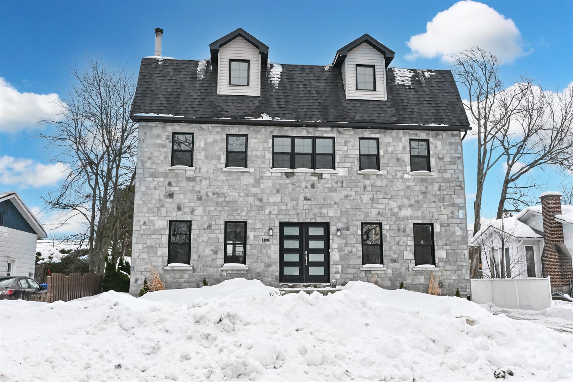 1096 Rue Nicolas-Onassis — photo 1