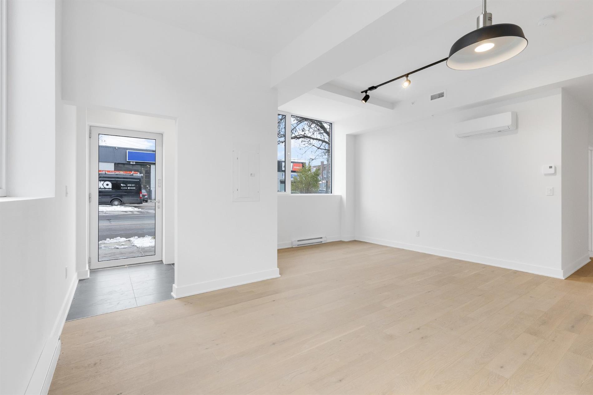 106-5410 Av. Papineau — photo 2