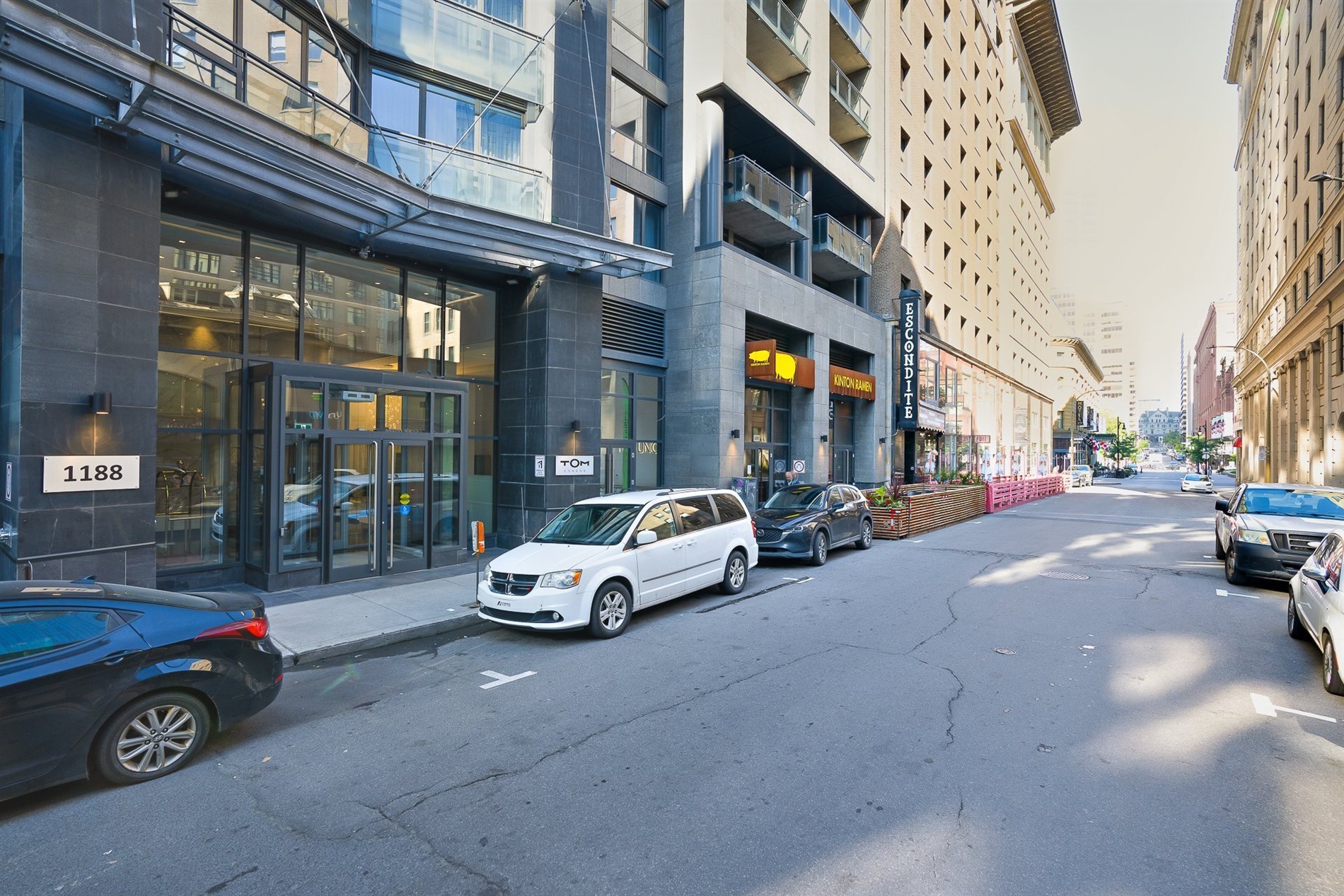 1215-1188 Av. Union — photo 2