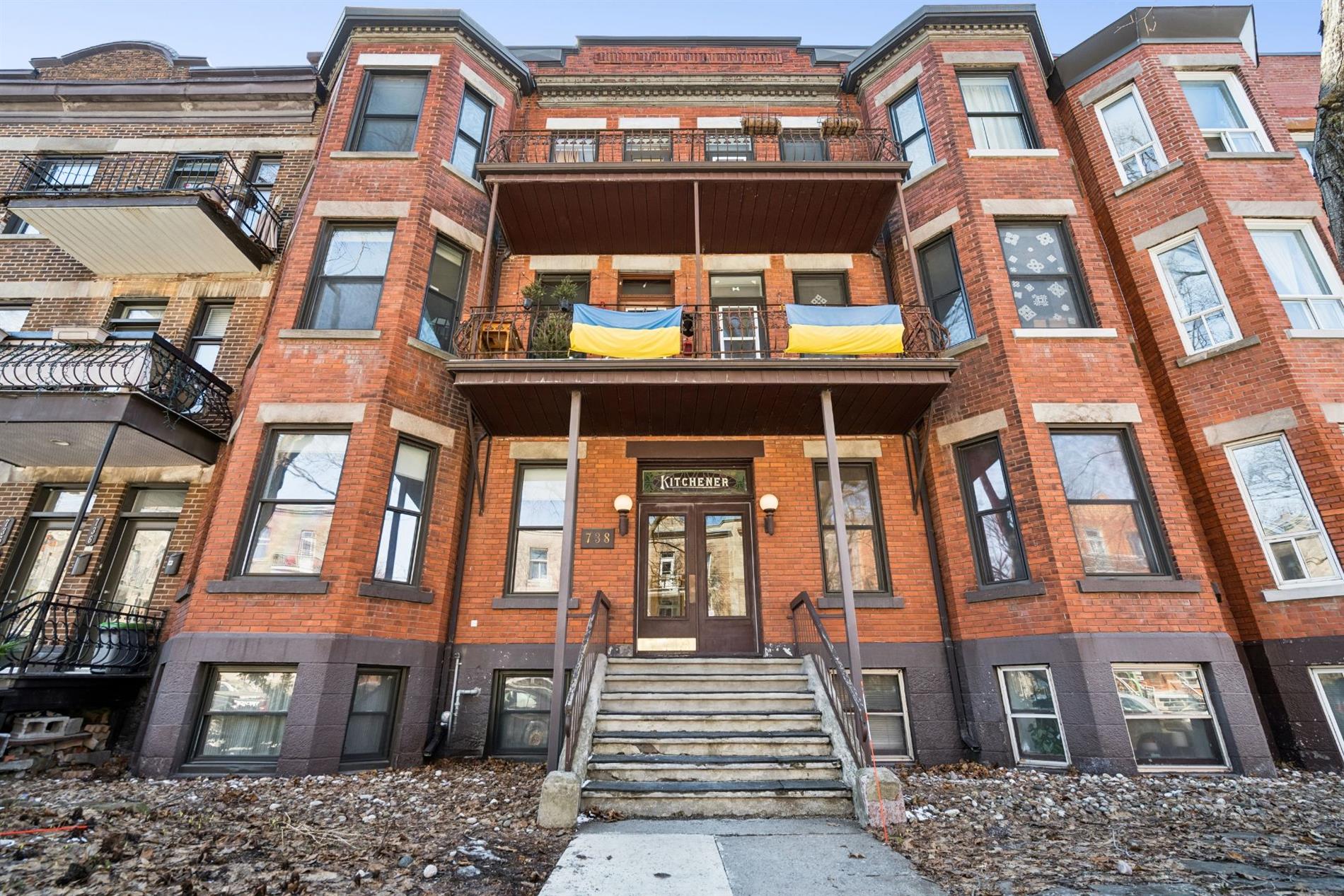 738 Av. Bloomfield