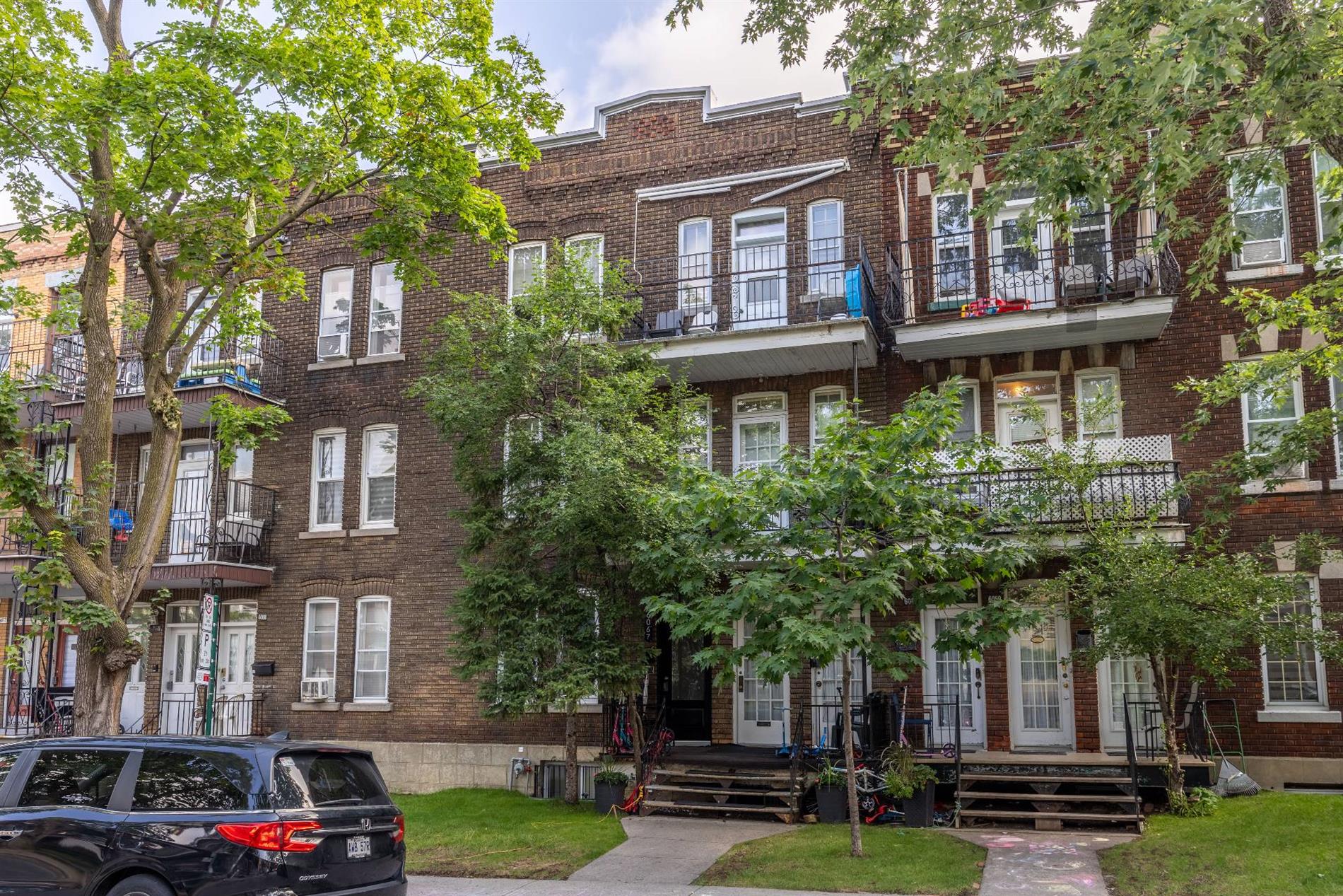 6065 Av. Durocher — photo 2