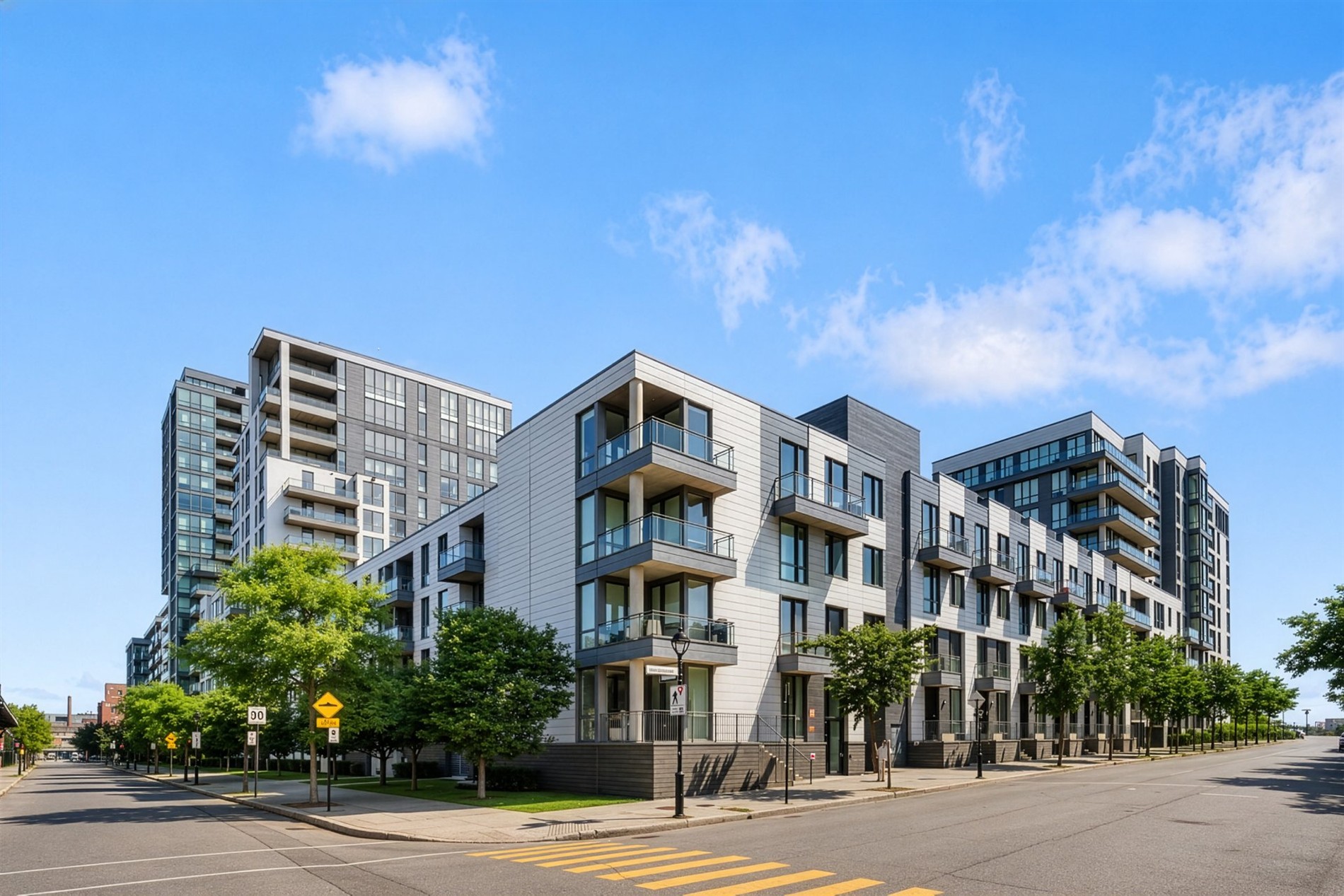 309-363 Rue St-Hubert — photo 1