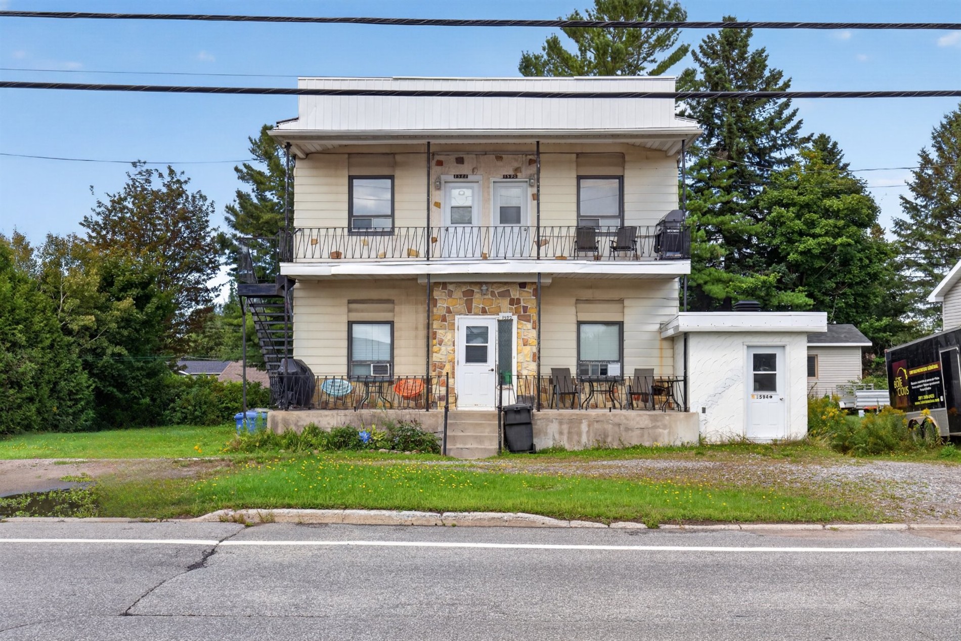 1588-1594 Av. de la Montagne E. — photo 1