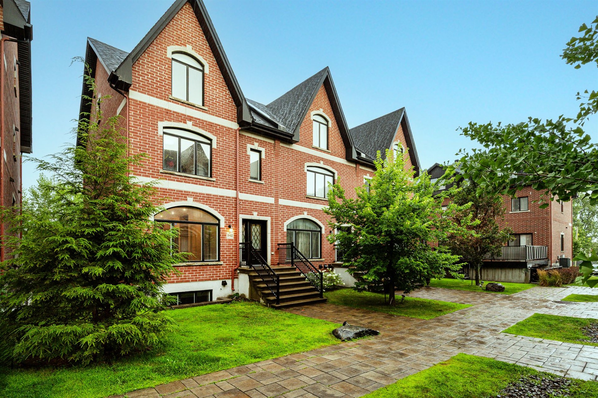 1842Z Rue du Bois-des-Caryers — photo 1