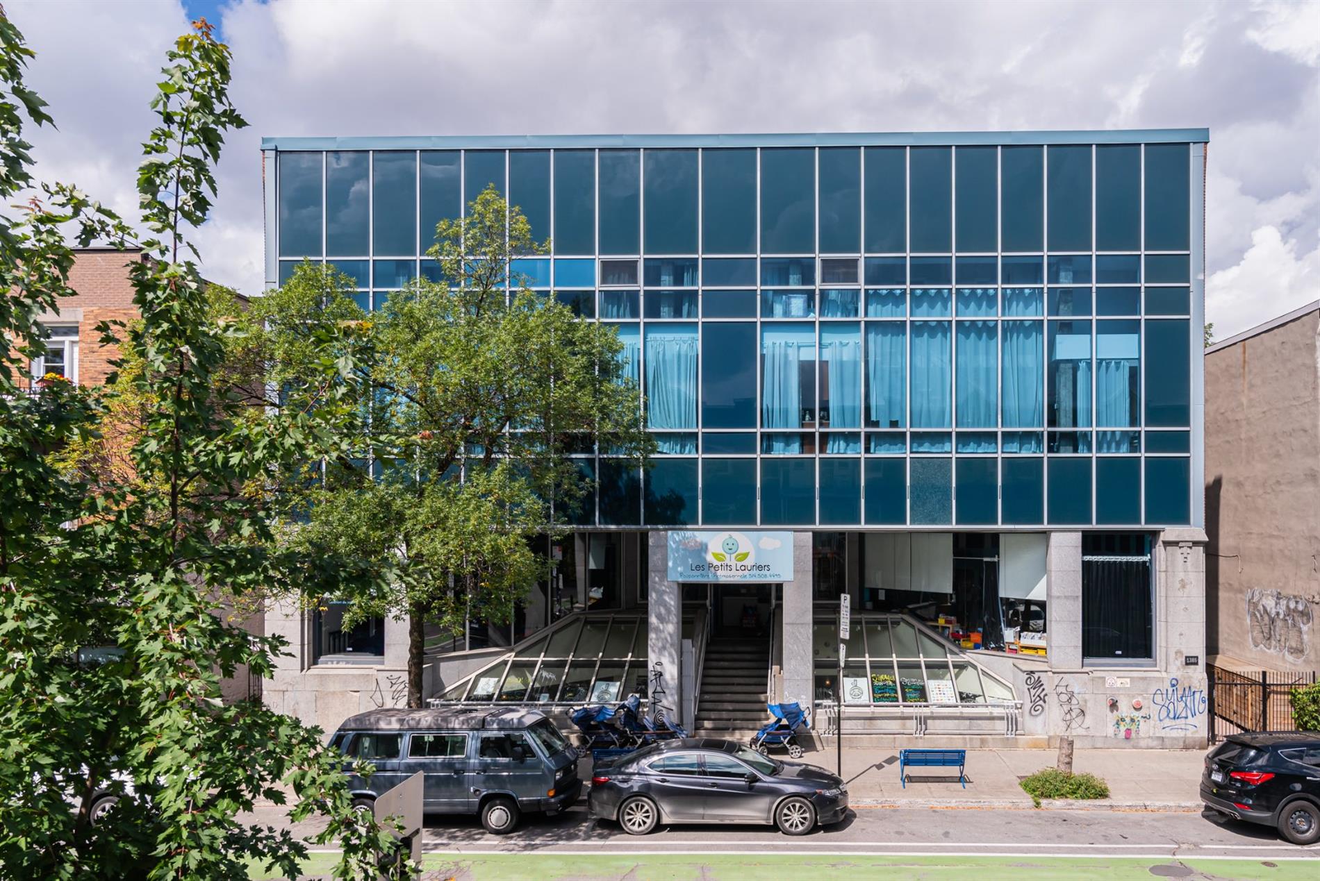 200-1375 Av. Laurier E. — photo 1