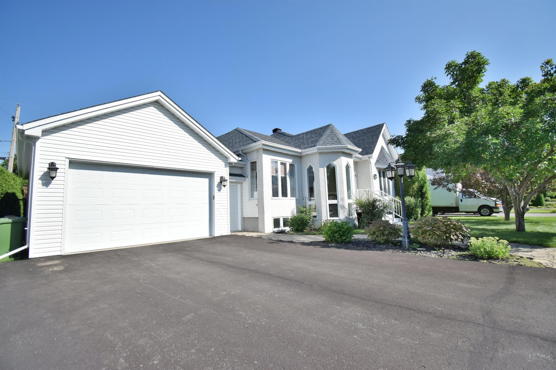 12 Rue Ozias-Leduc — photo 1