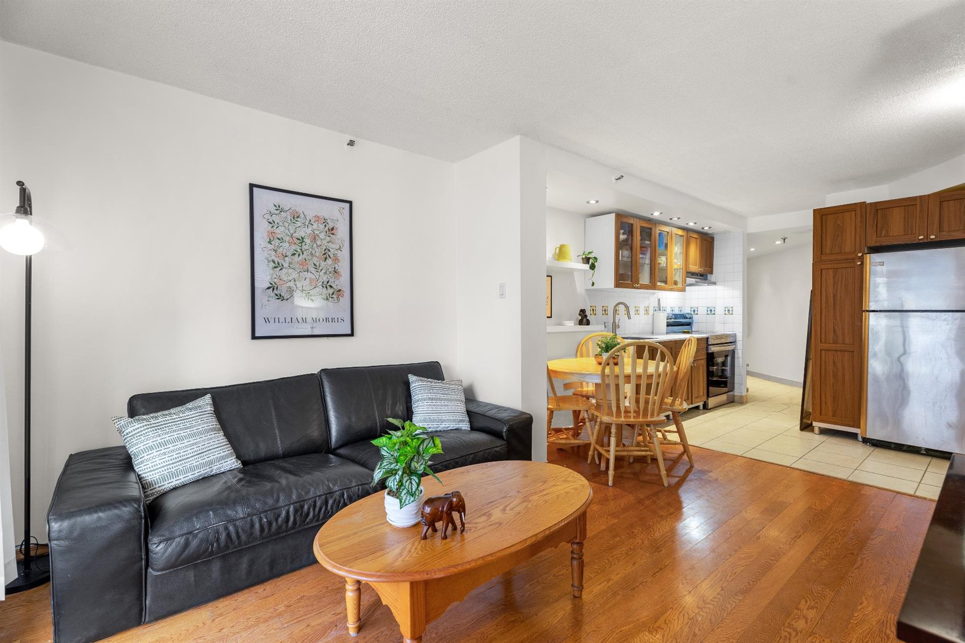 1077 Rue St-Mathieu — photo 1