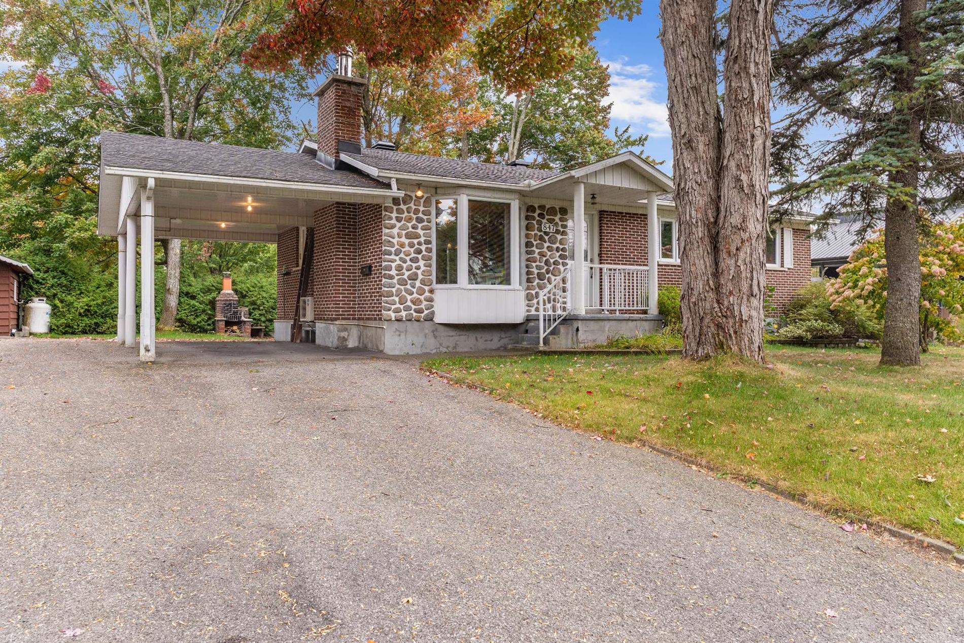 847 Rue Eugène — photo 2