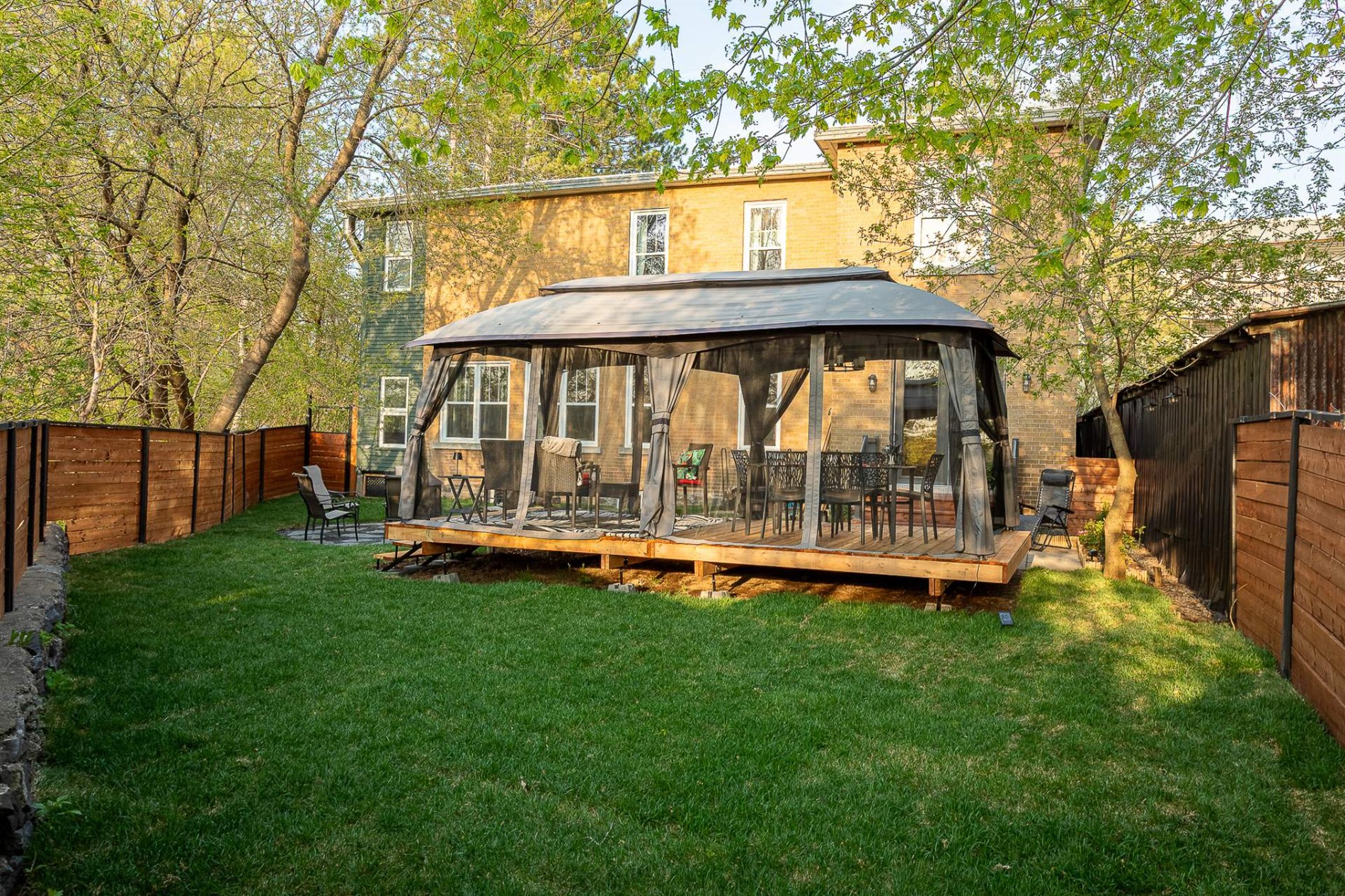 979 Av. Hemlock — photo 2