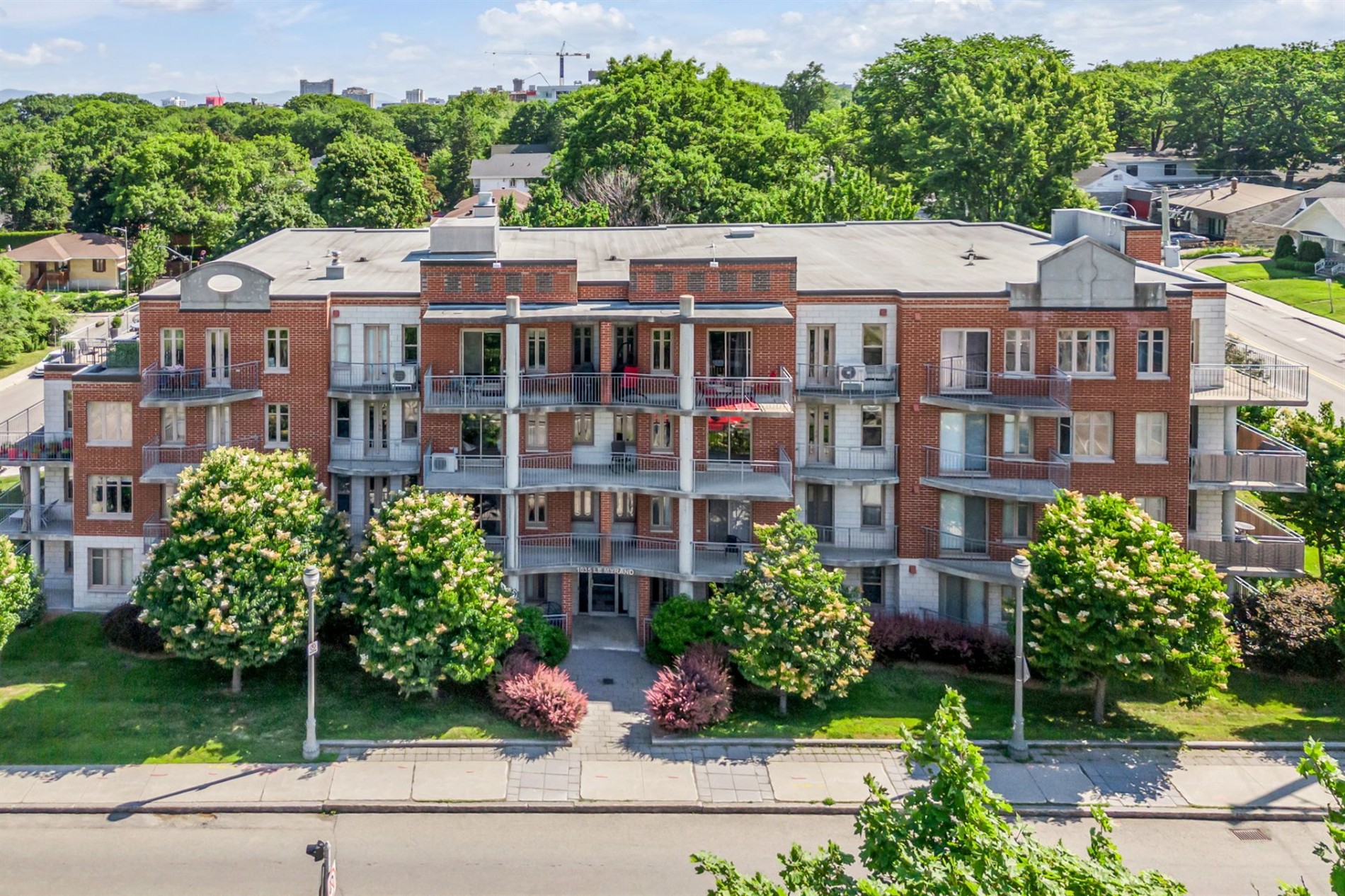 102-1035 Av. Myrand — photo 1