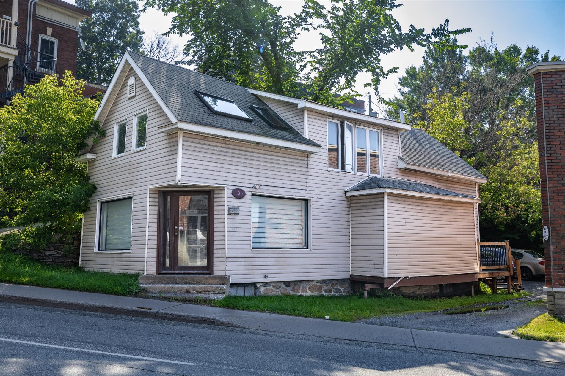 136 Rue King E. — photo 1