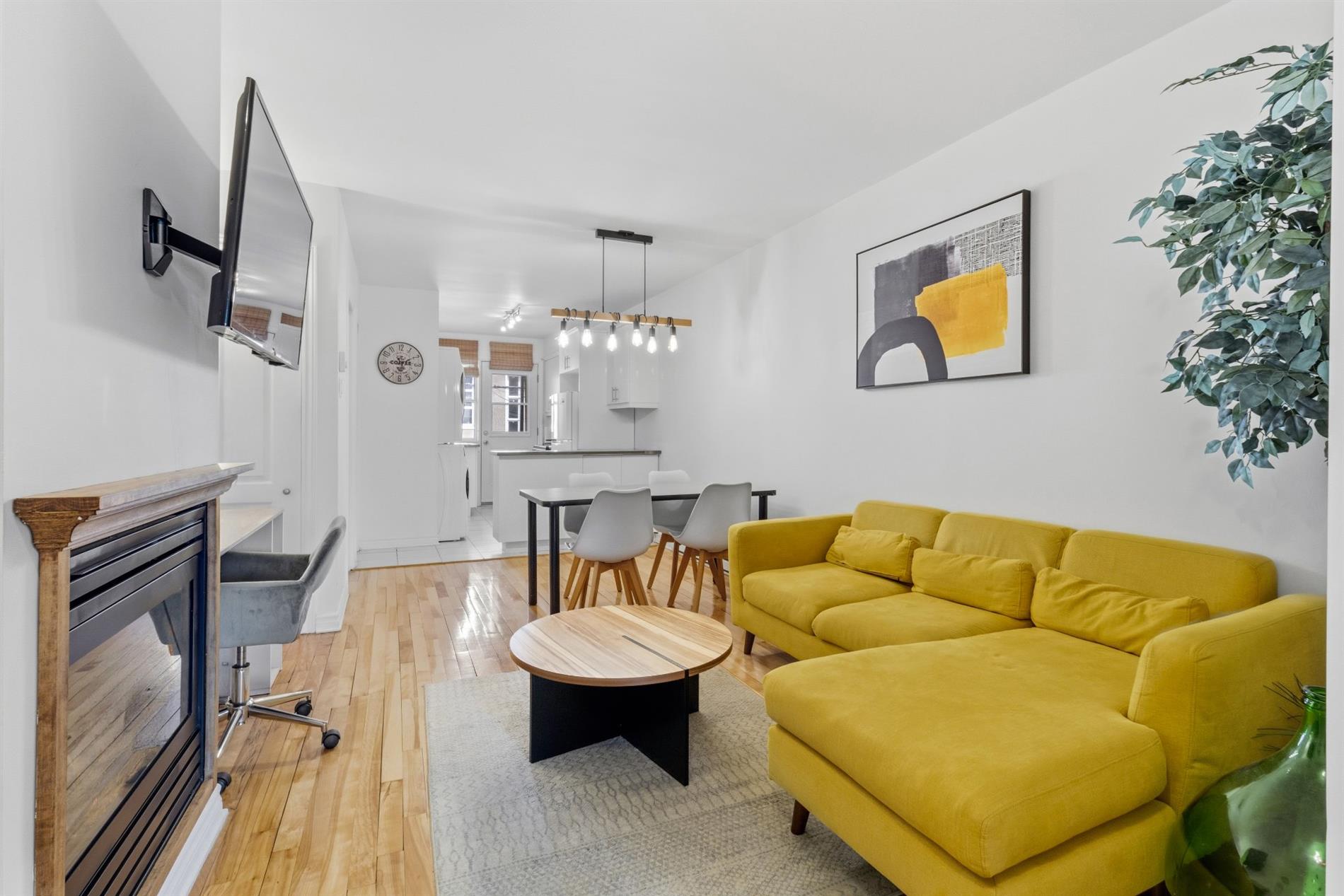 2285 Rue Dézéry