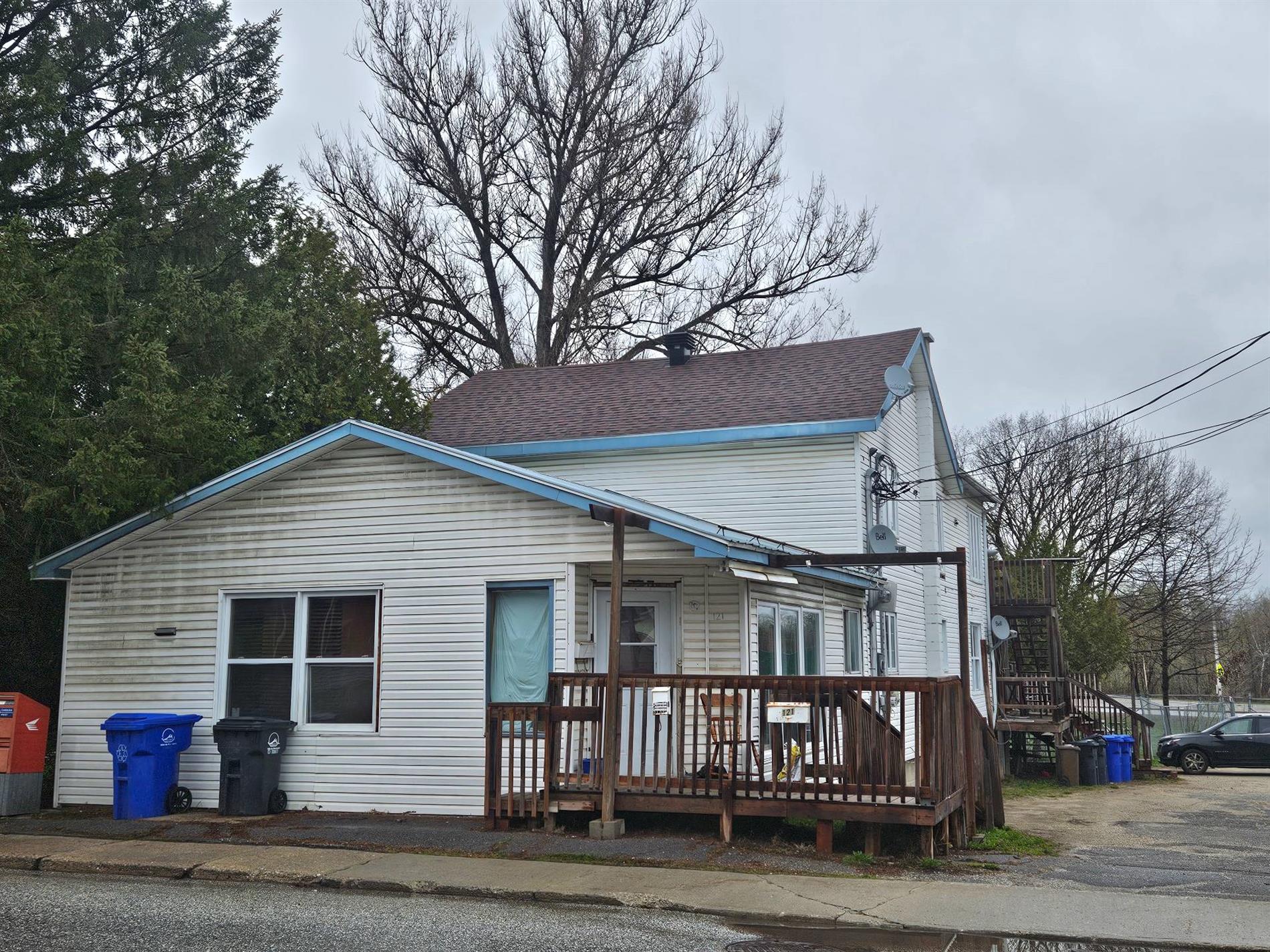 121A-121C Rue Principale N. — photo 1