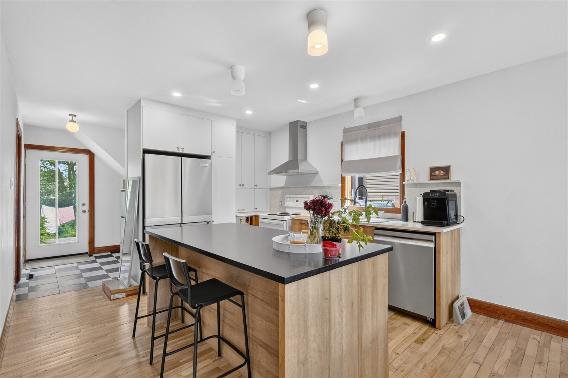 228 1re Avenue — photo 1