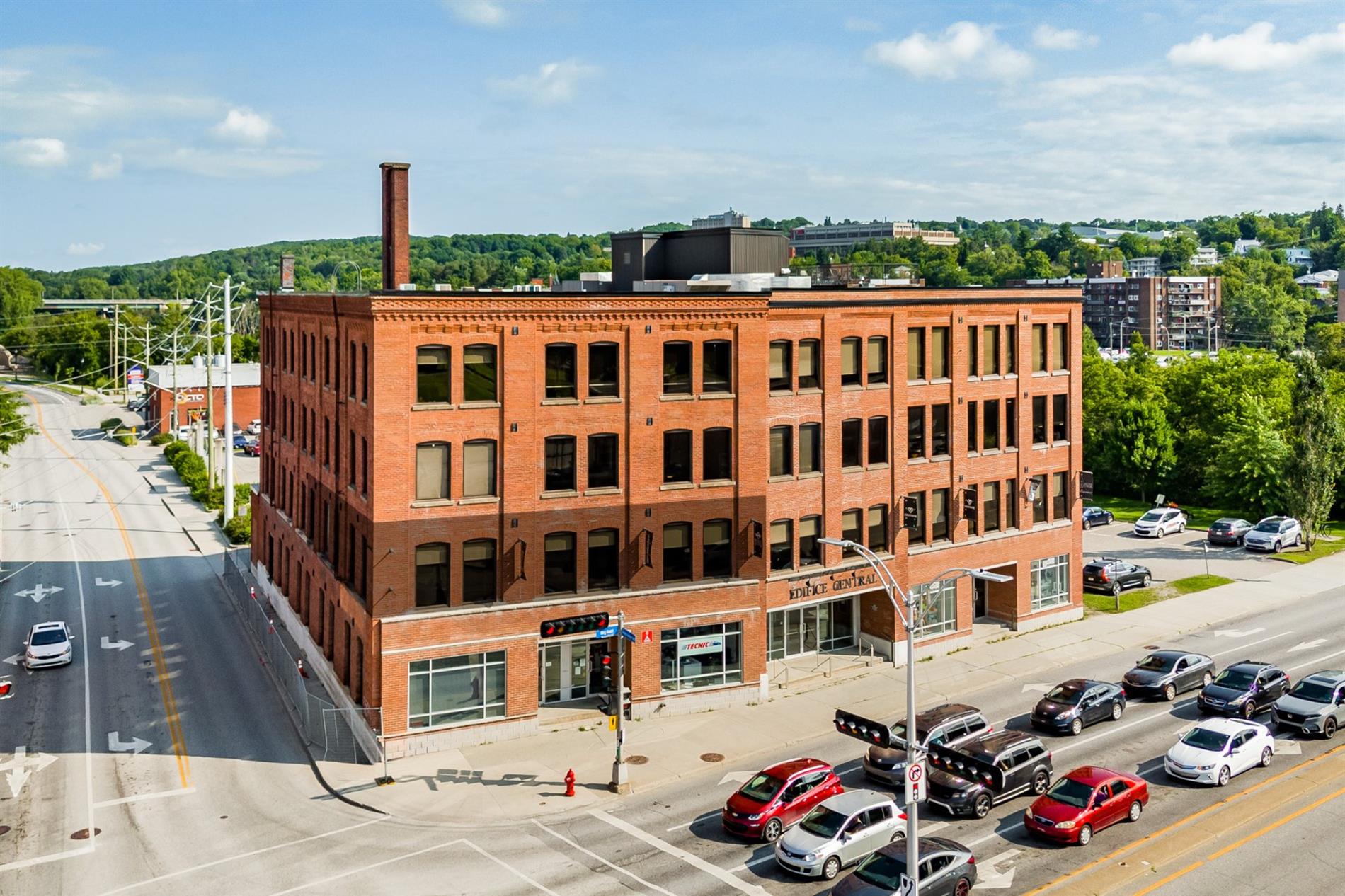 203-31 Rue King O. — photo 1