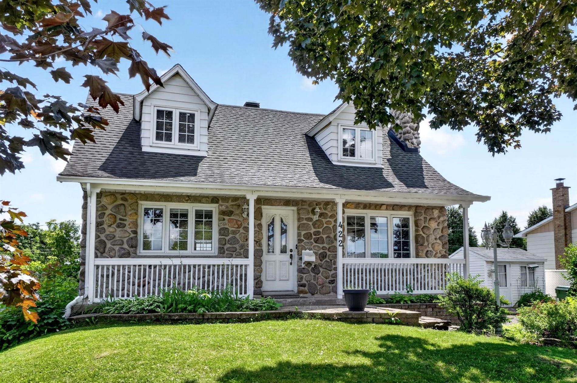 422 Rue St-Laurent — photo 1