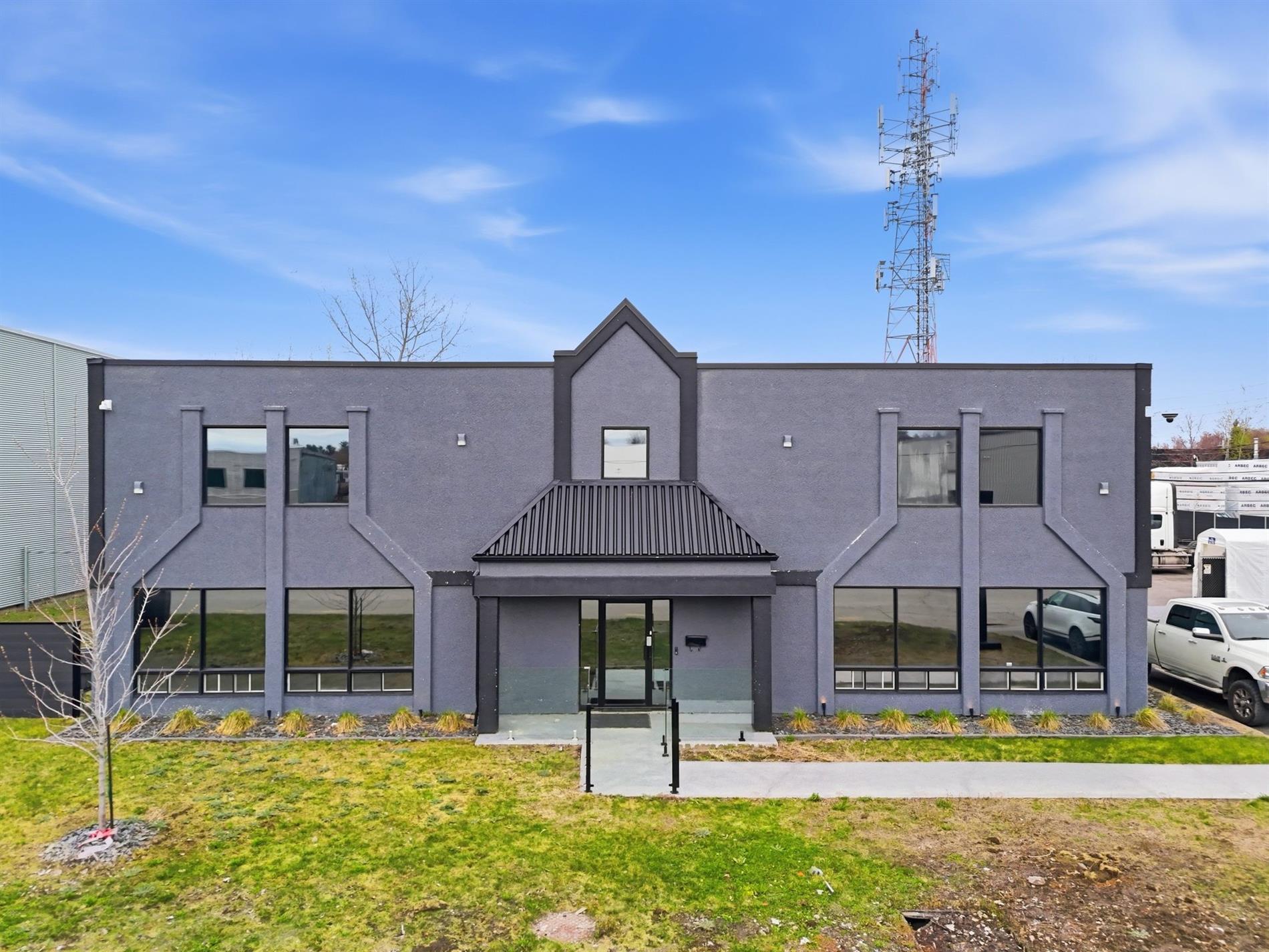 990 Rue Armand-Bombardier — photo 1