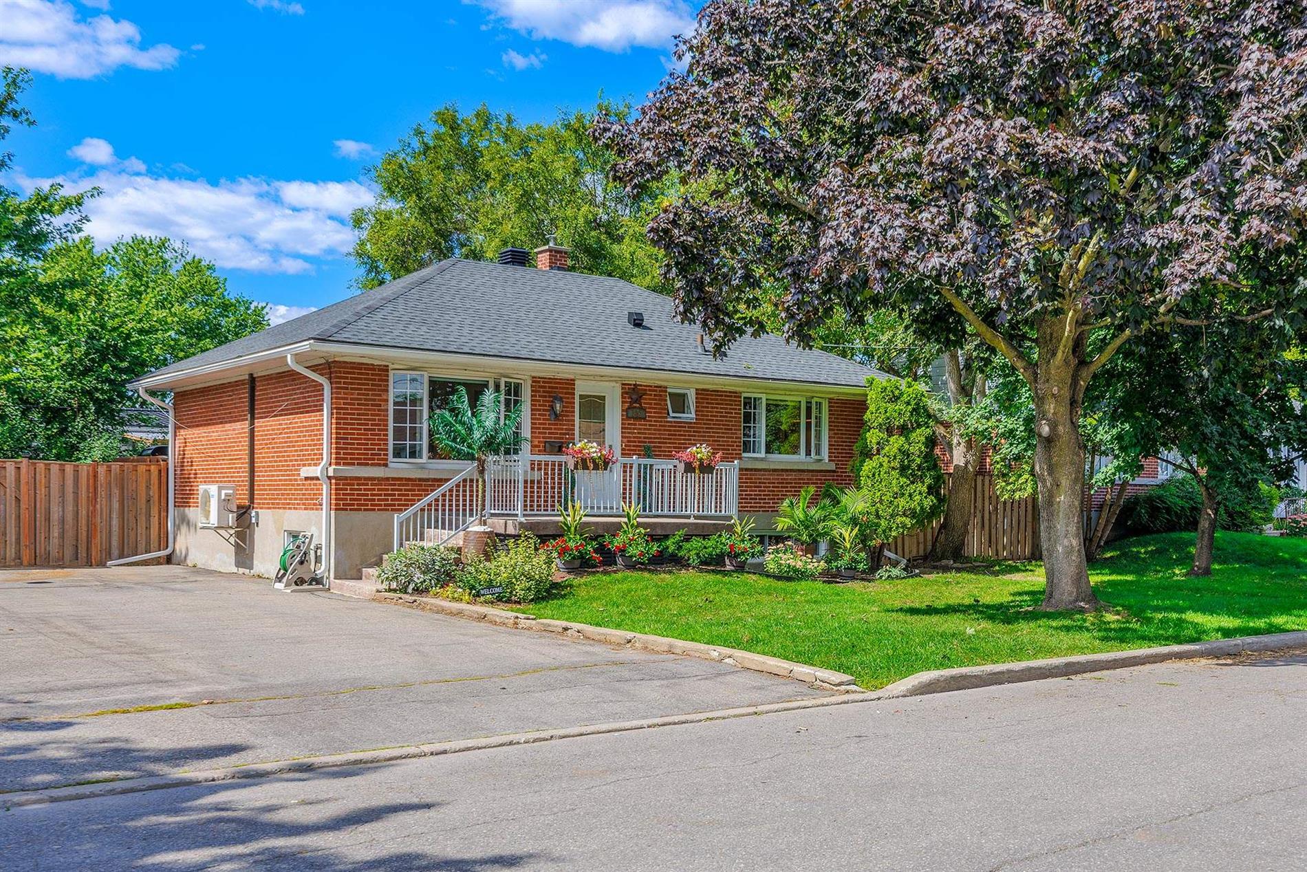 736 Av. Clément — photo 2