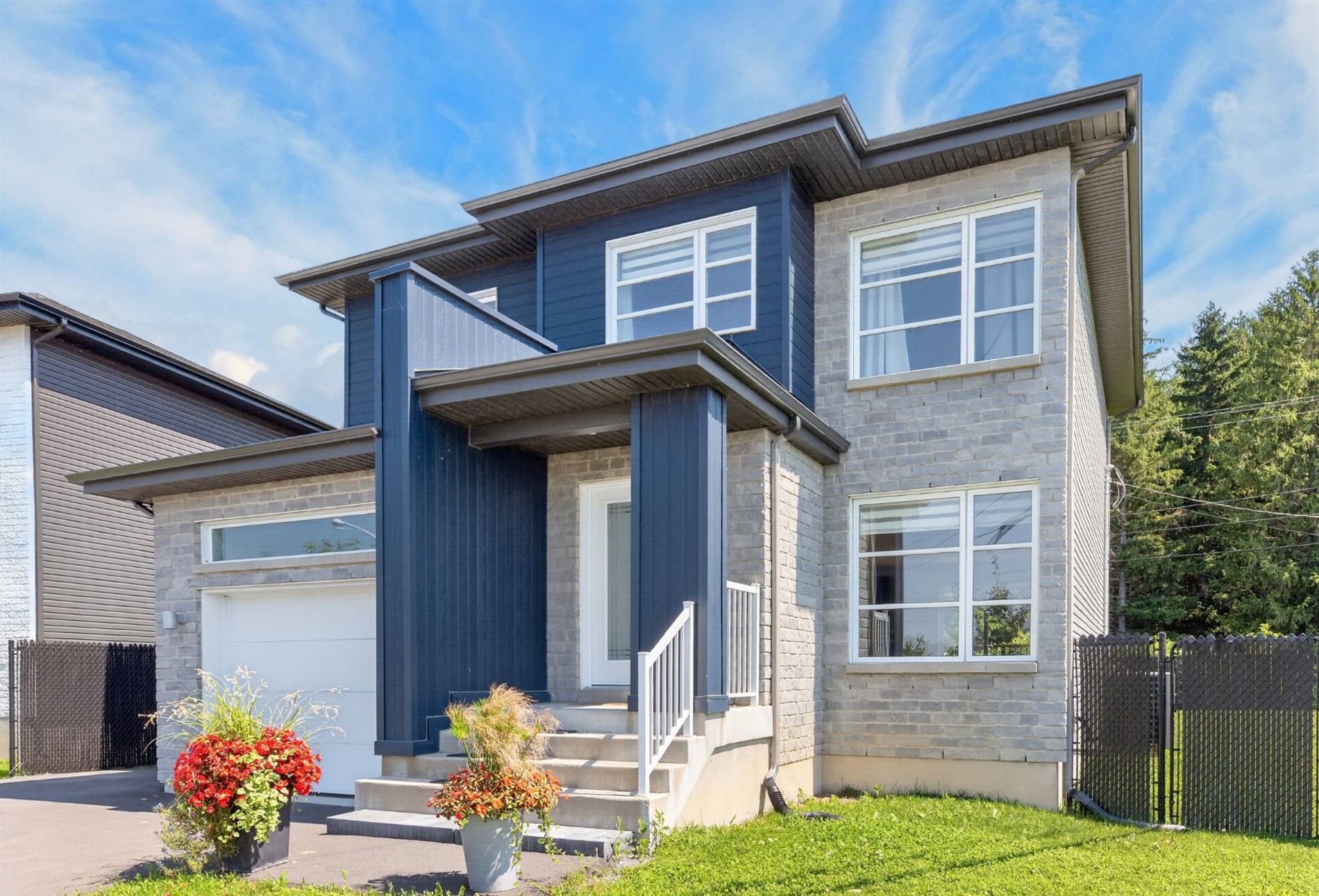492 Av. de la Traversée — photo 1