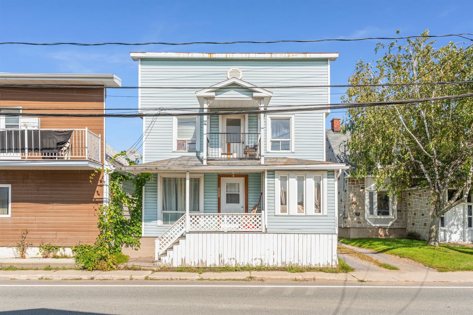1095-1097 Av. des Hirondelles — photo 1