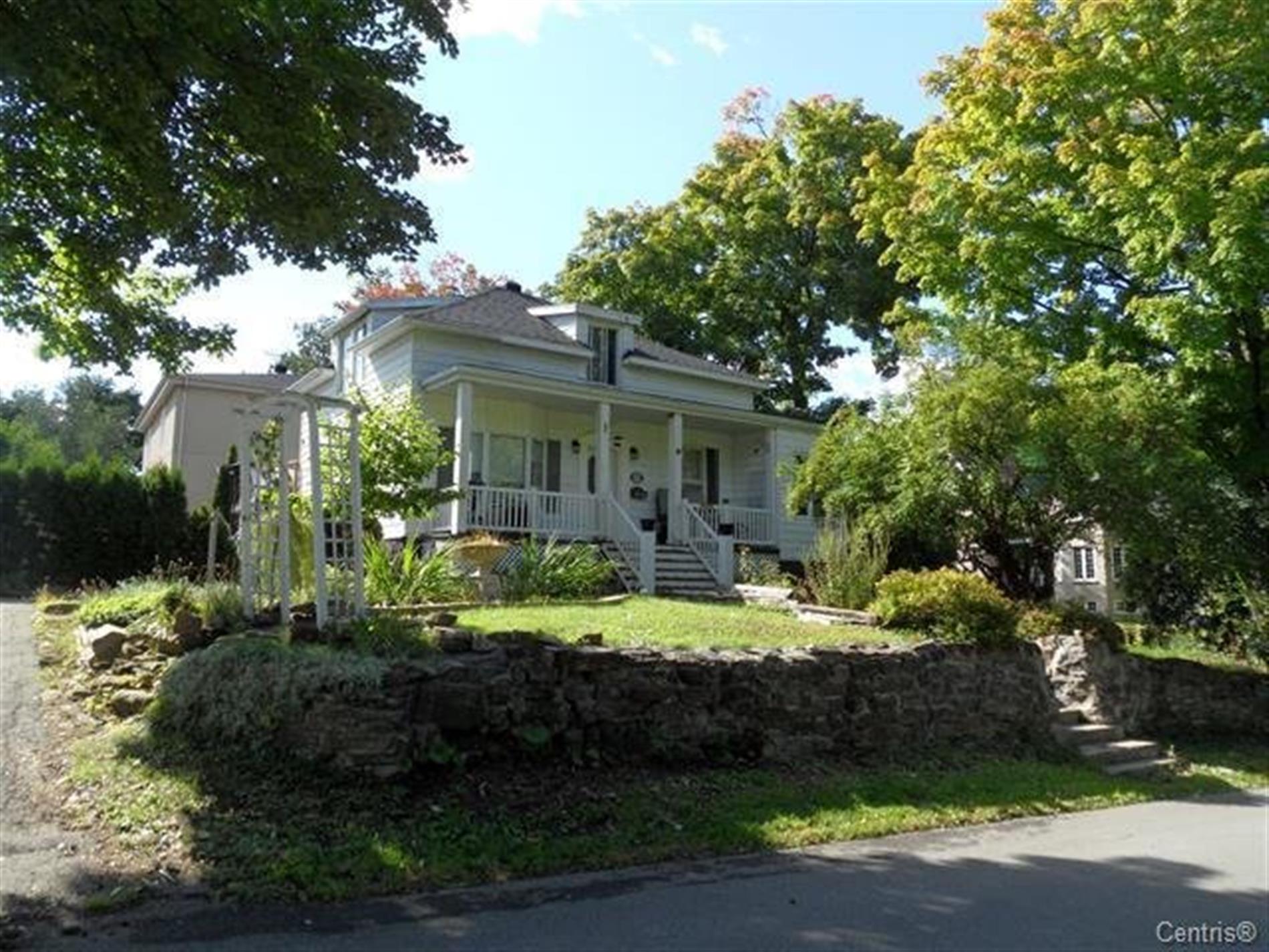 1450 35e Avenue — photo 2
