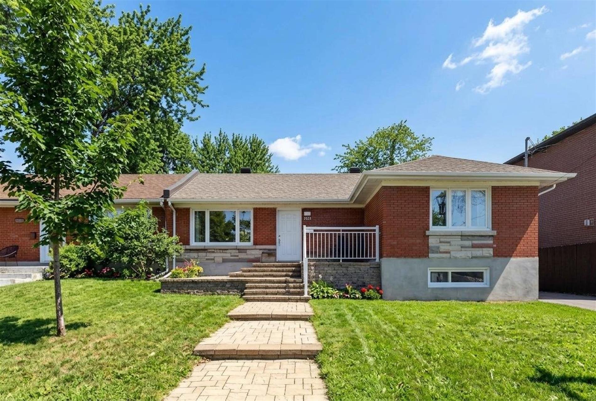 5821 Av. Smart — photo 1