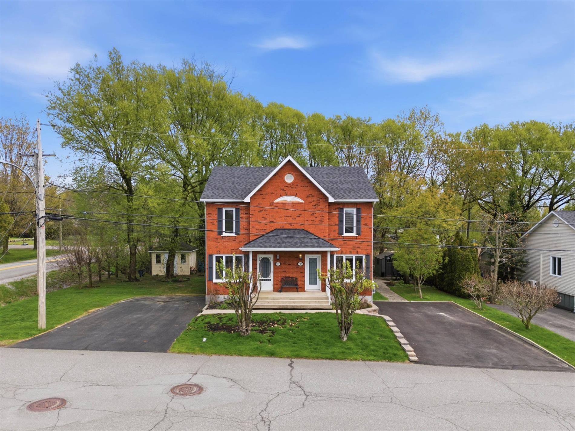 825 Carré Jean-Pierre-Beaudry — photo 1