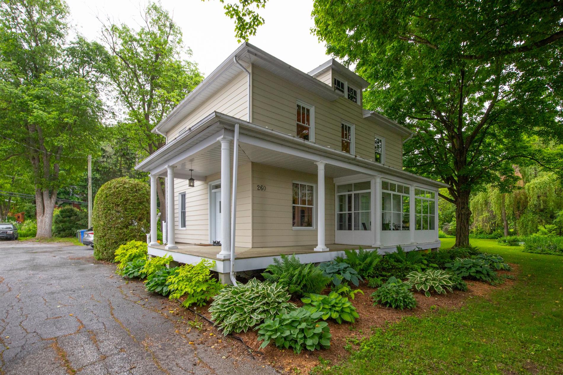 260 Av. Champlain — photo 1