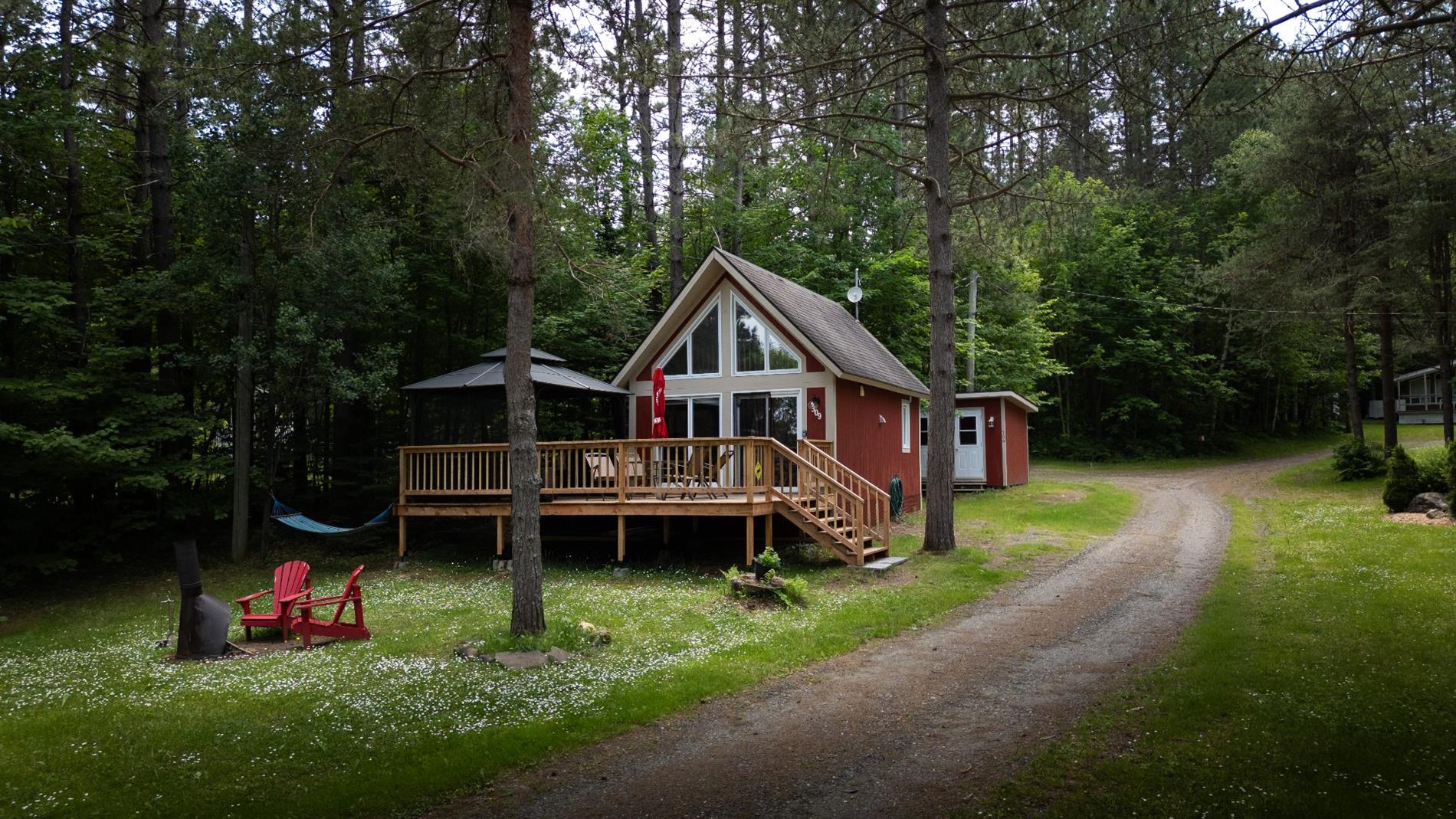 385 Ch. des Chalets — photo 1