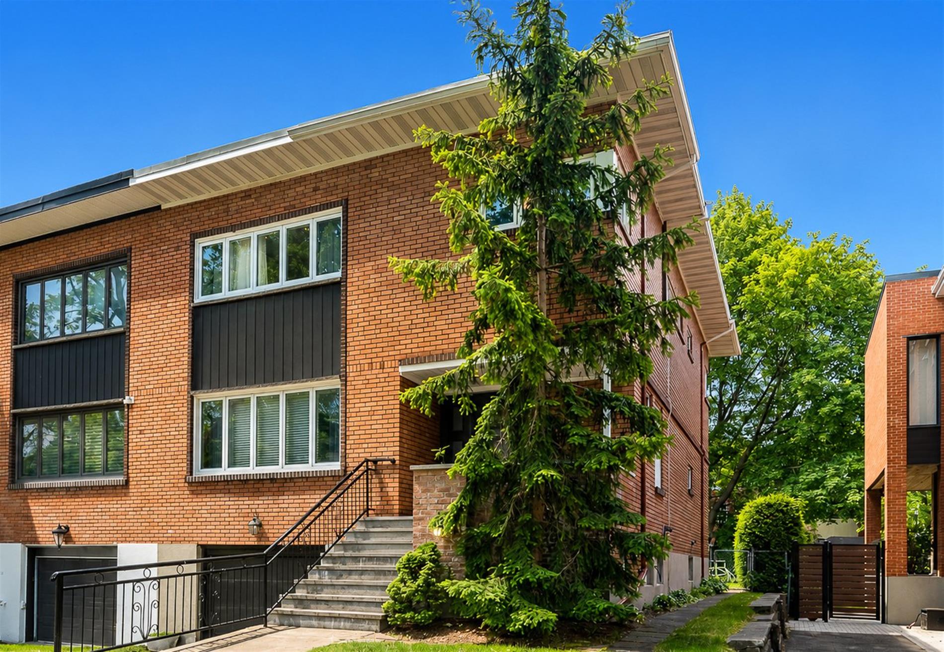 852 Av. Dunlop — photo 2