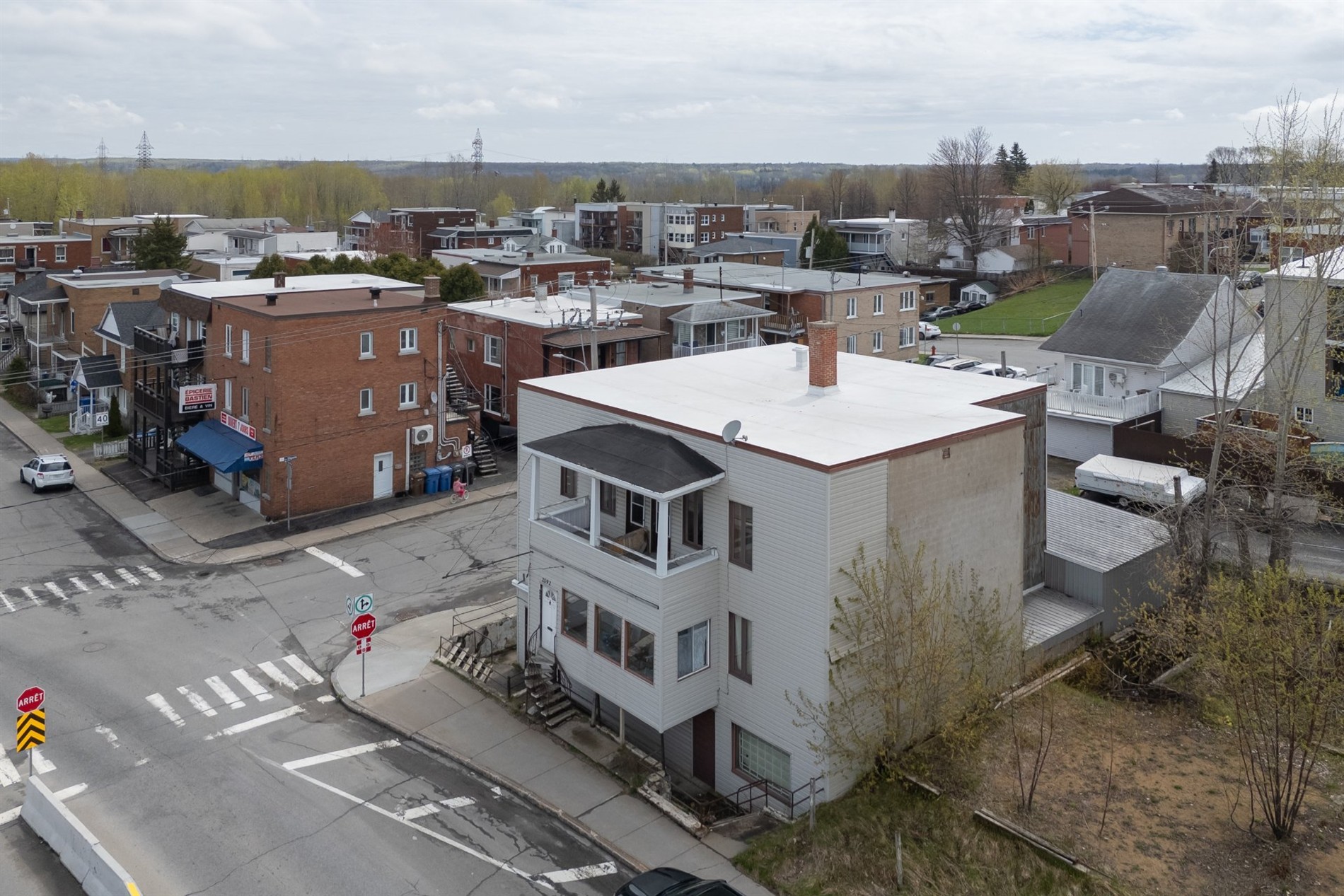 2584-2594 Av. St-Marc — photo 2
