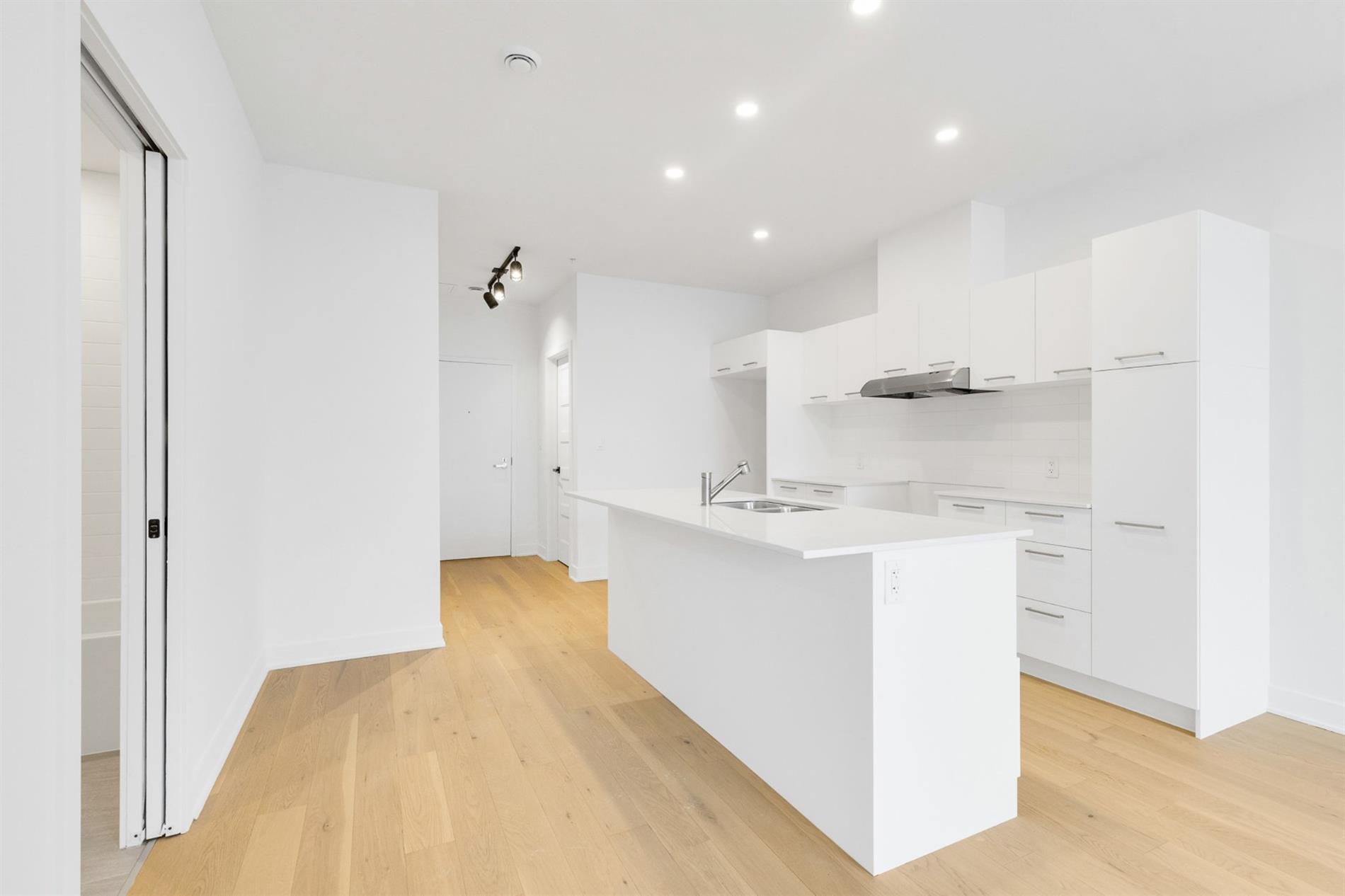 203-5410 Av. Papineau — photo 3