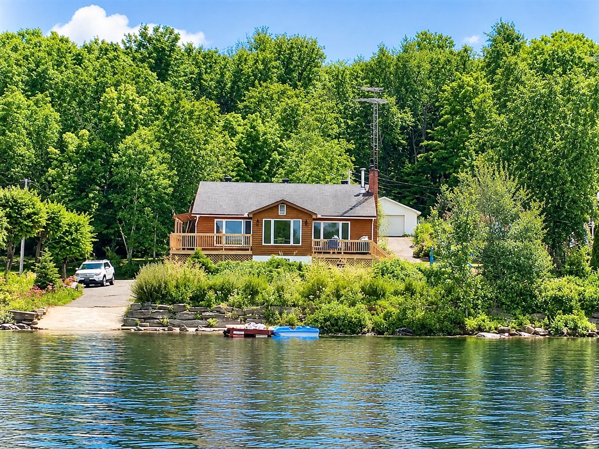 One-and-a-half-storey house - 4320 Rue Laval, Chertsey