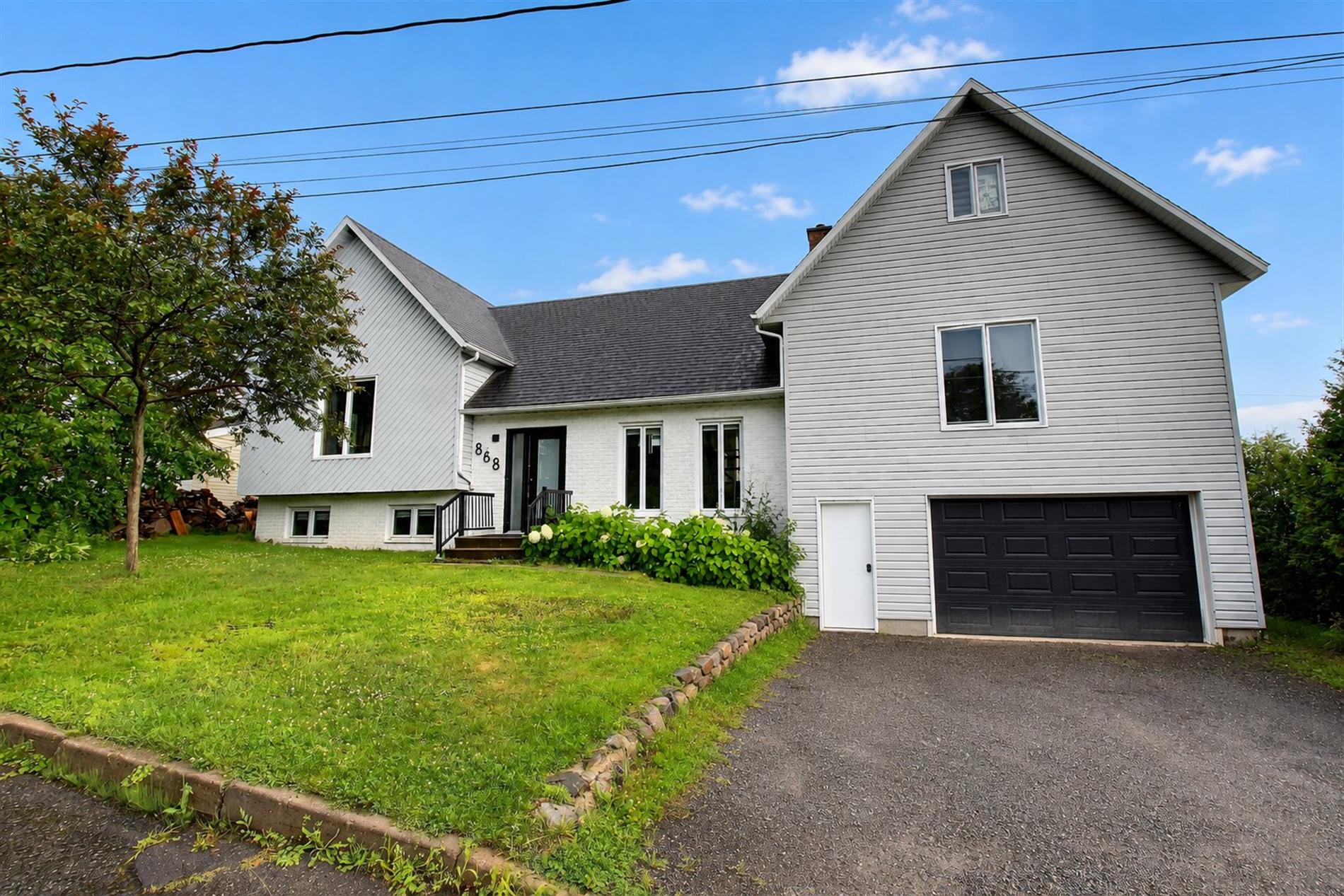 868 Rue St-Joseph — photo 1