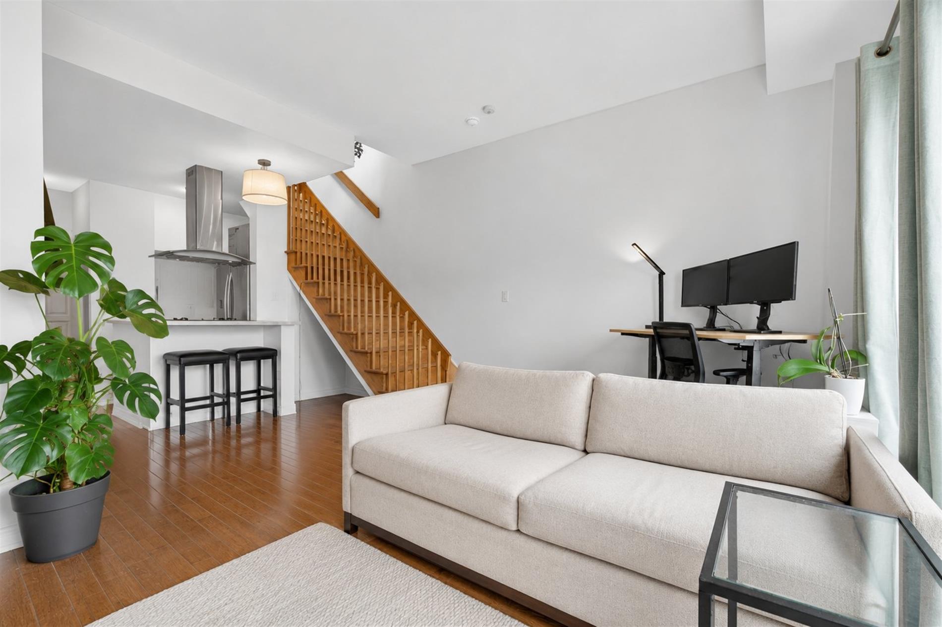 303-2023 Av. Papineau — photo 3