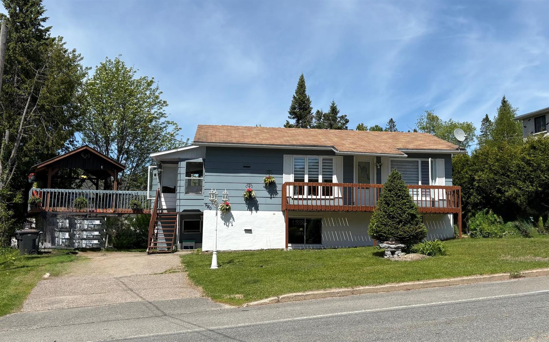 980Z Rue Lalonde — photo 1