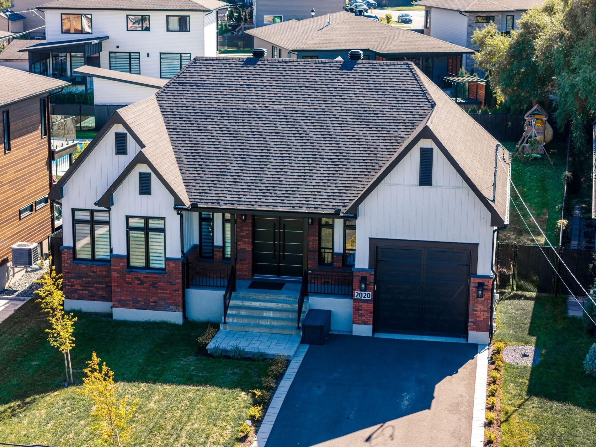 2020 Av. De Salaberry — photo 1