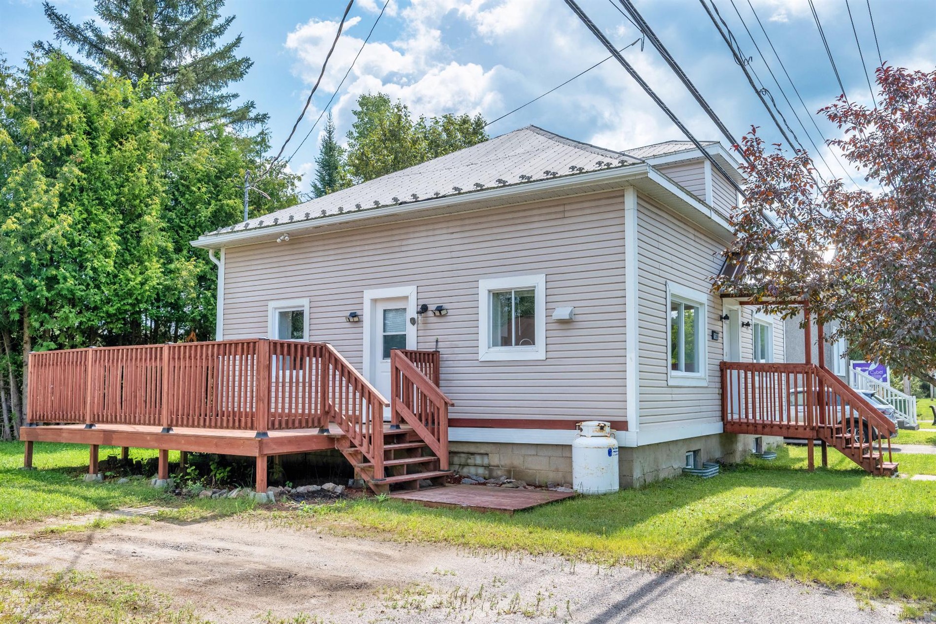 726 Rue l'Annonciation S. — photo 2