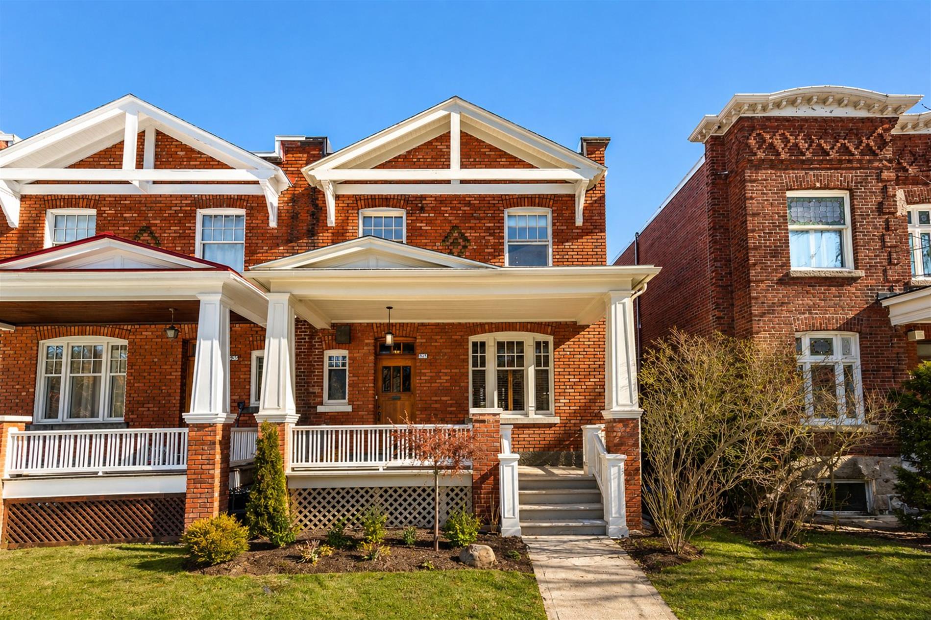 637 Av. Davaar — photo 1