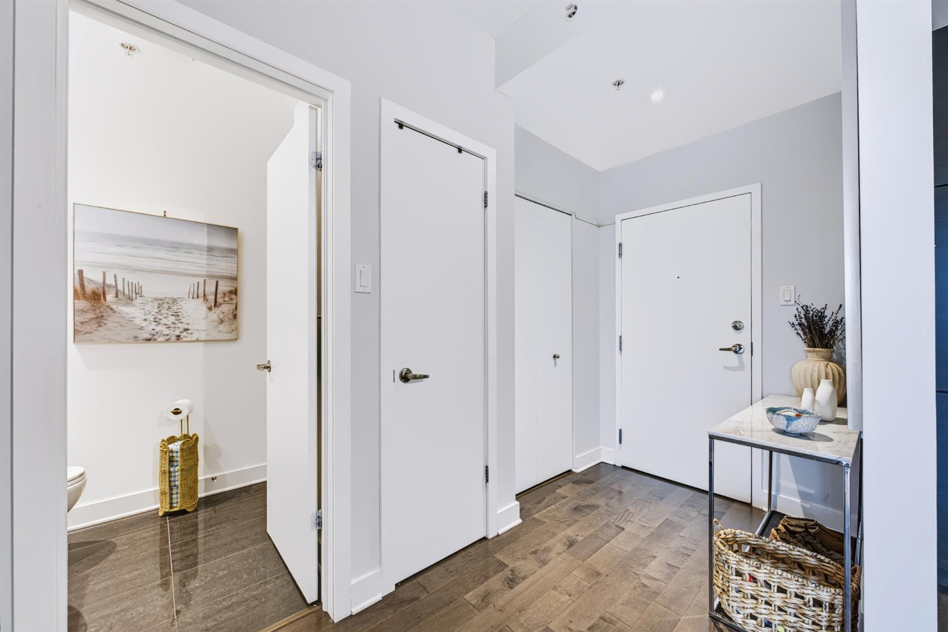 209-7361 Av. Victoria — photo 2