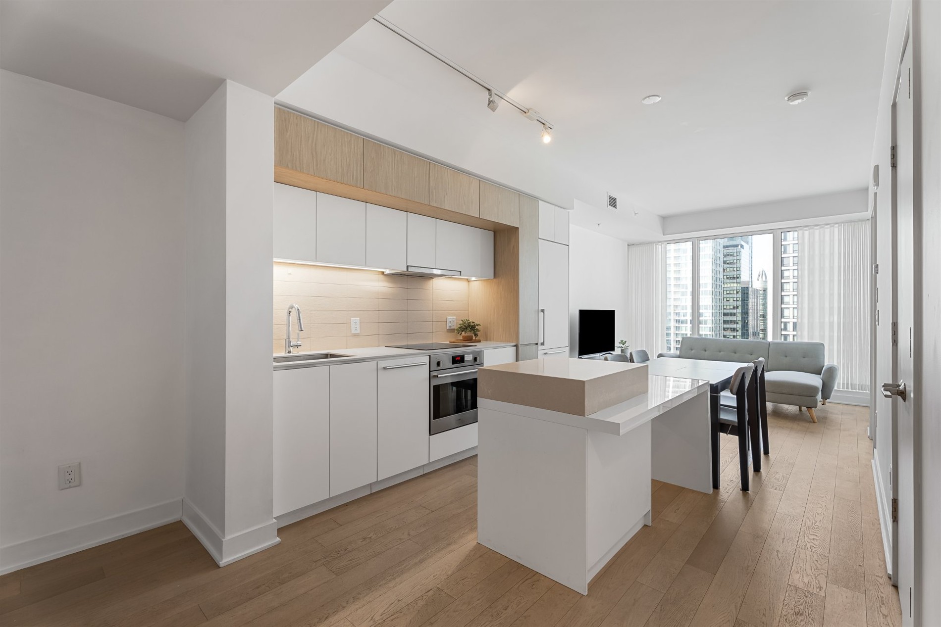 3009-1288 Rue St-Antoine O. — photo 2