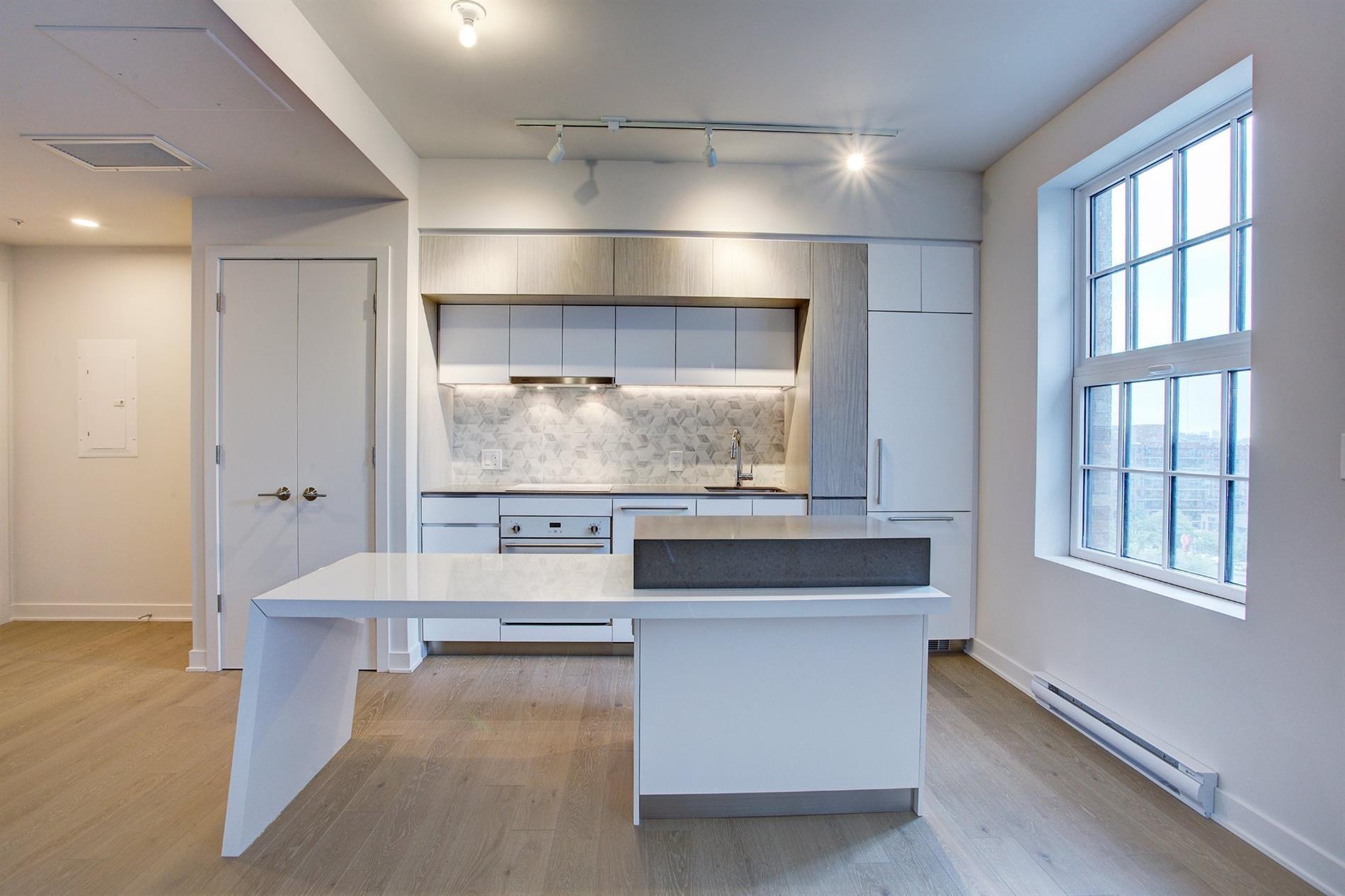 1188 Rue St-Antoine O. — photo 1