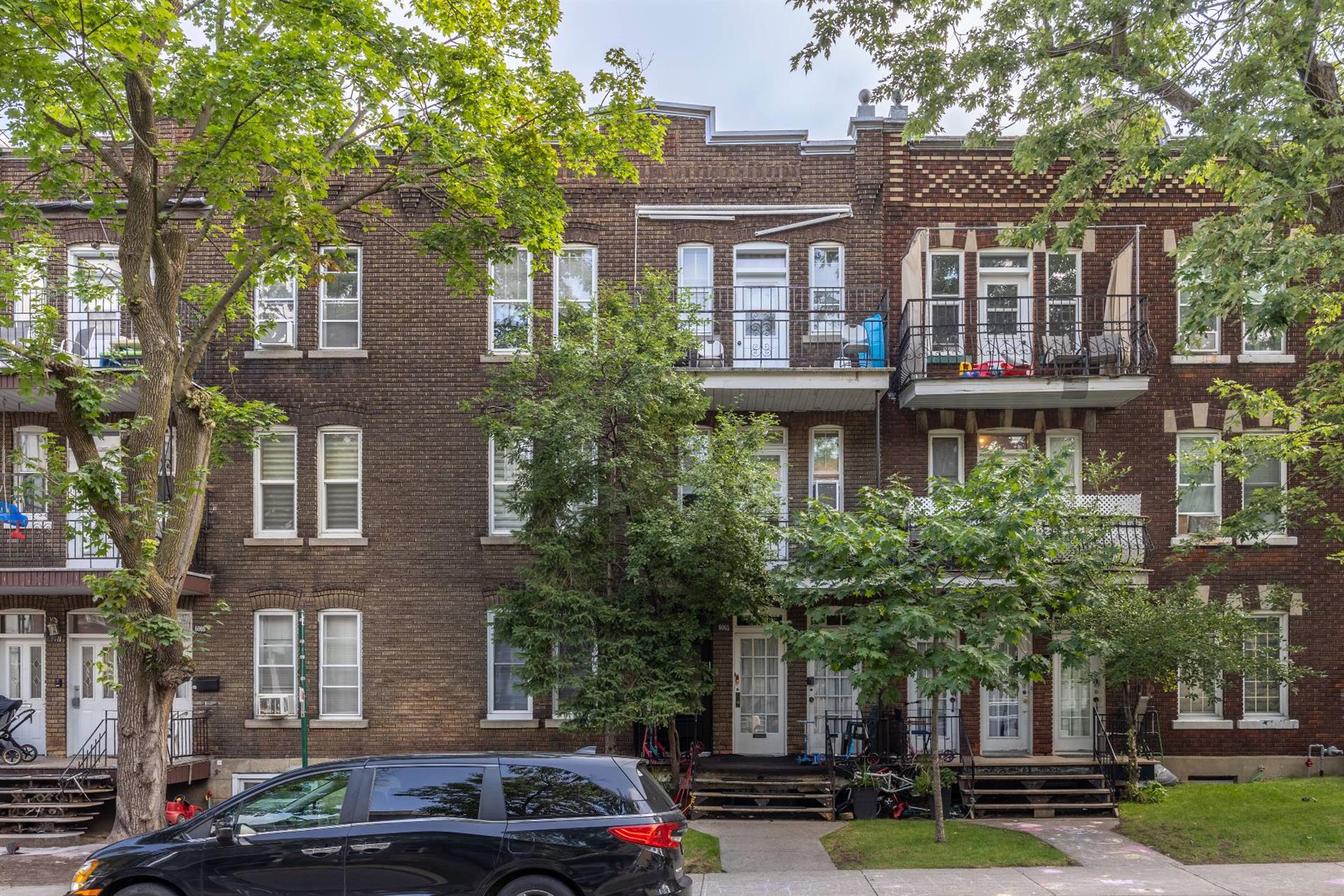 6065 Av. Durocher — photo 1