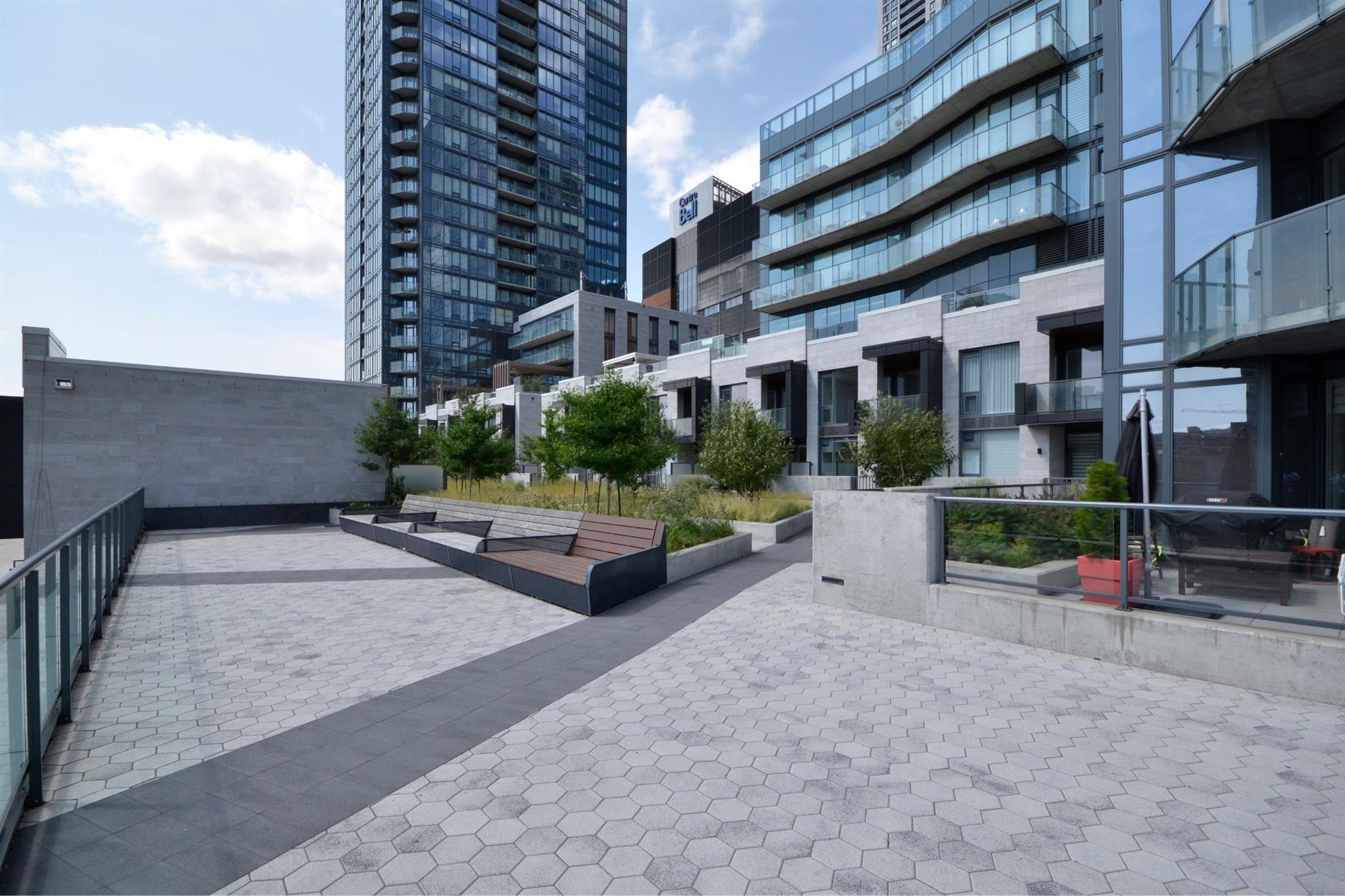 1188 Rue St-Antoine O. — photo 1