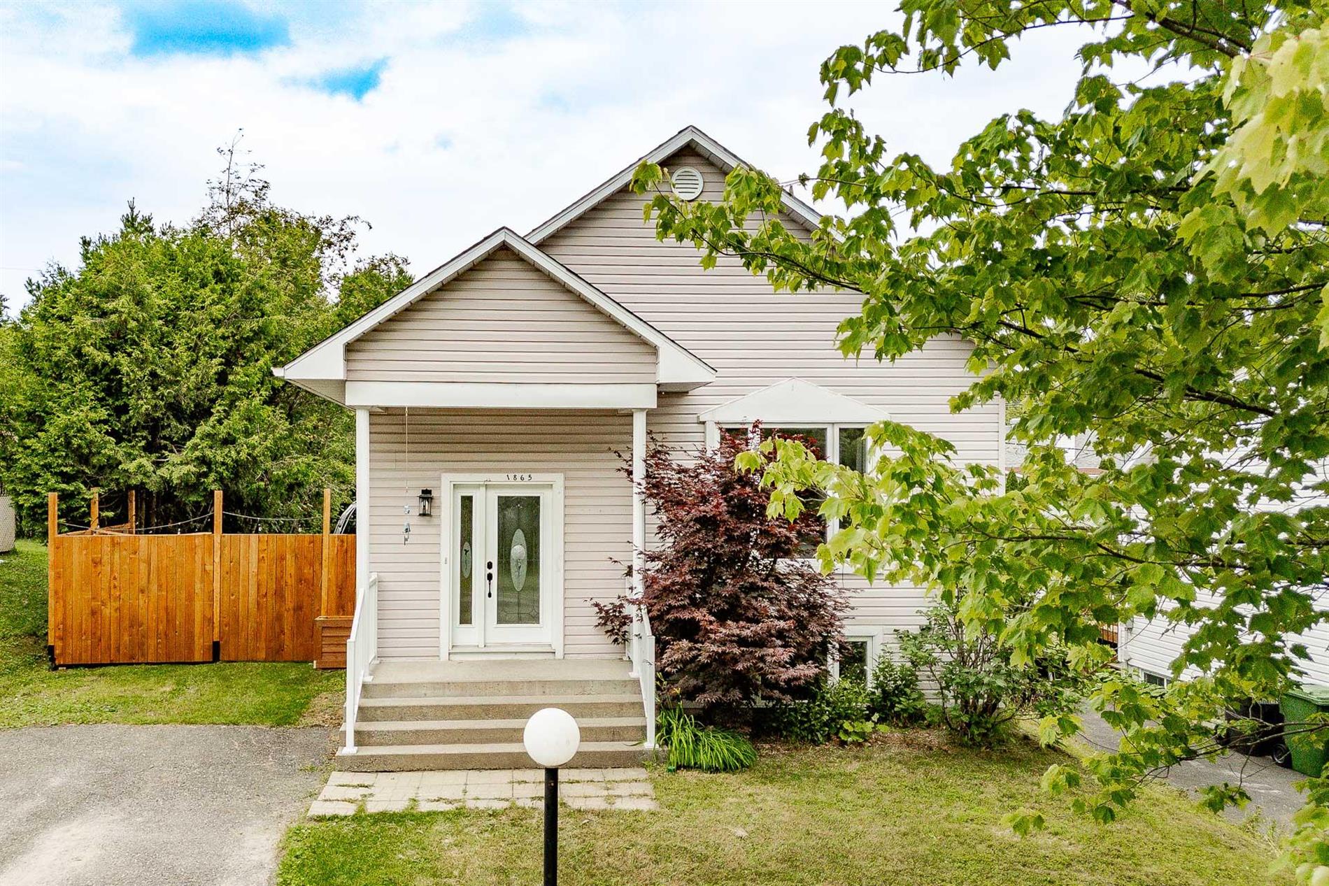 1865 Rue d'Orléans — photo 2