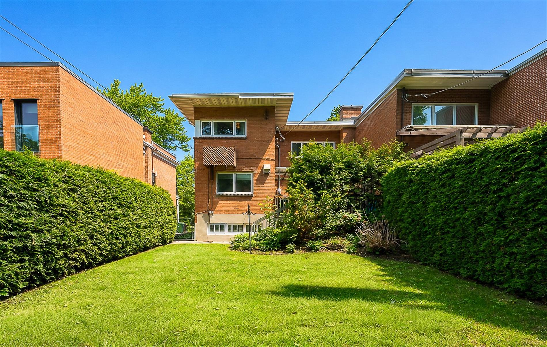 852 Av. Dunlop — photo 3