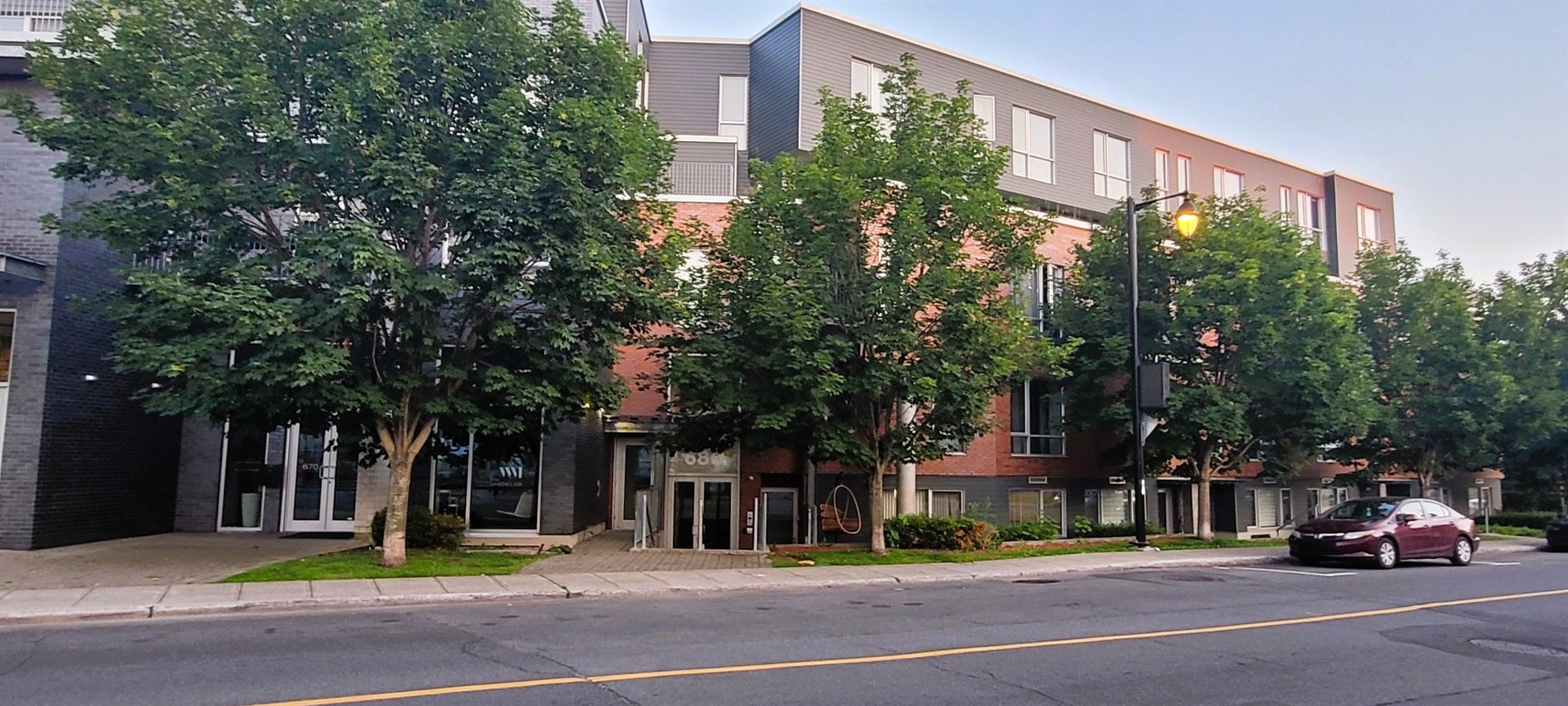 680 Ch. du Bord-du-Lac-Lakeshore — photo 1