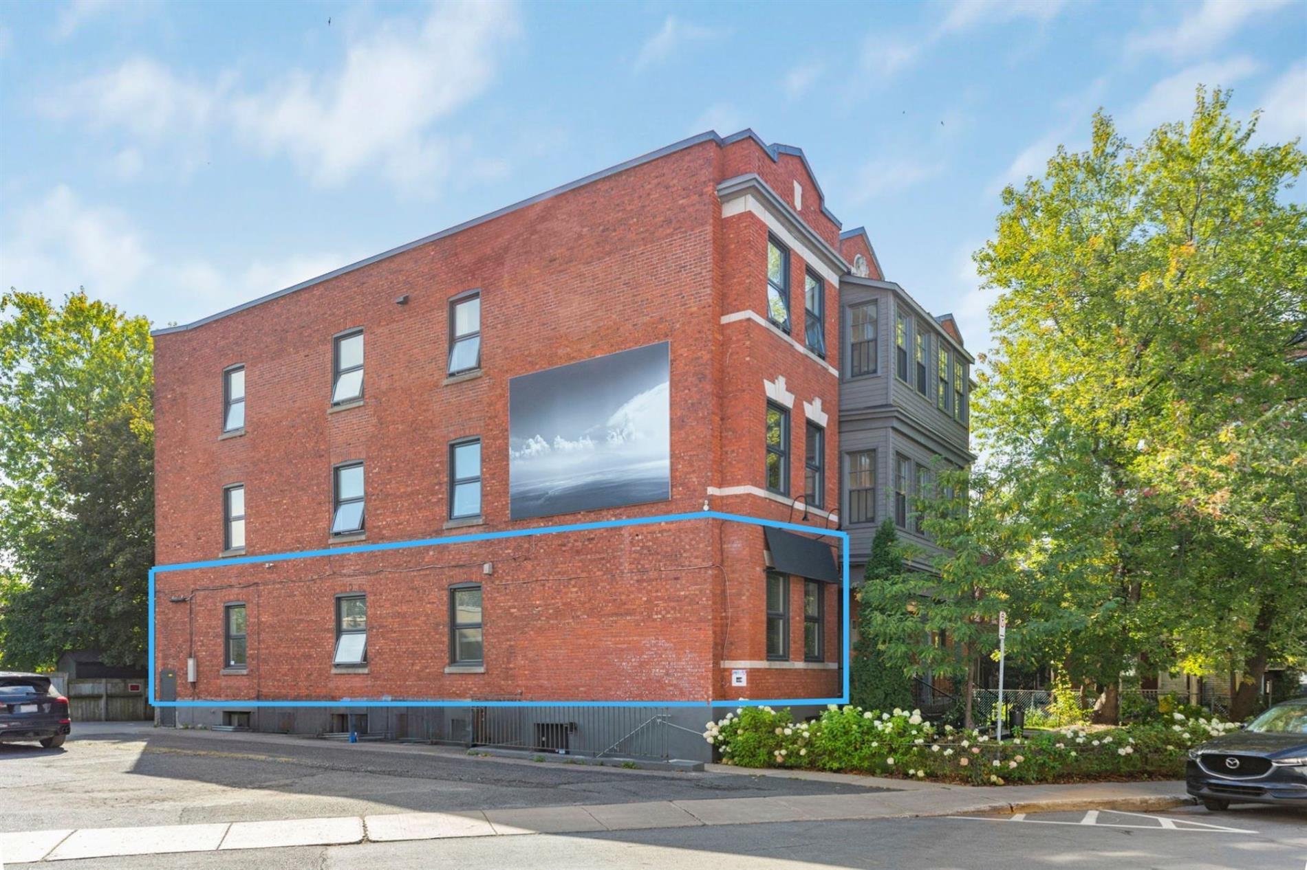 1-655 Av. Victoria — photo 1
