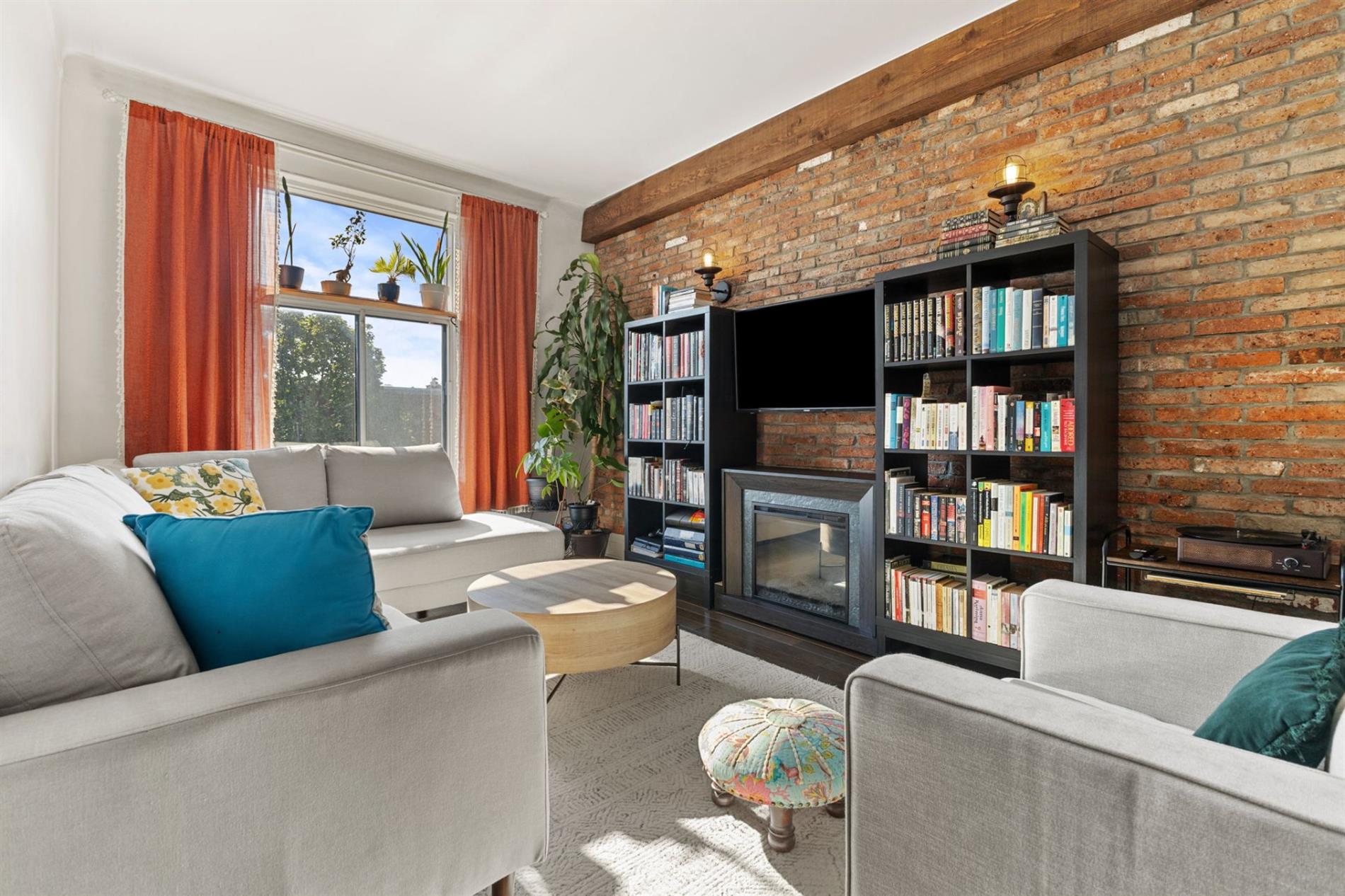 5049 Rue Ste-Catherine E. — photo 2