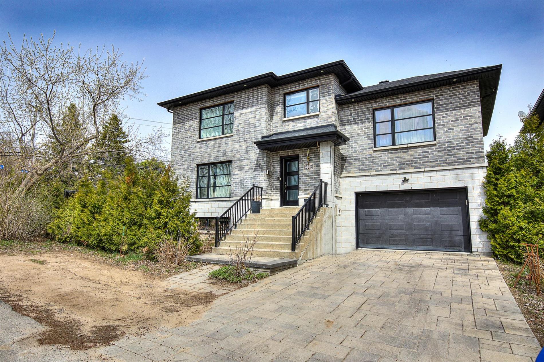 563 Rue Jetté — photo 1